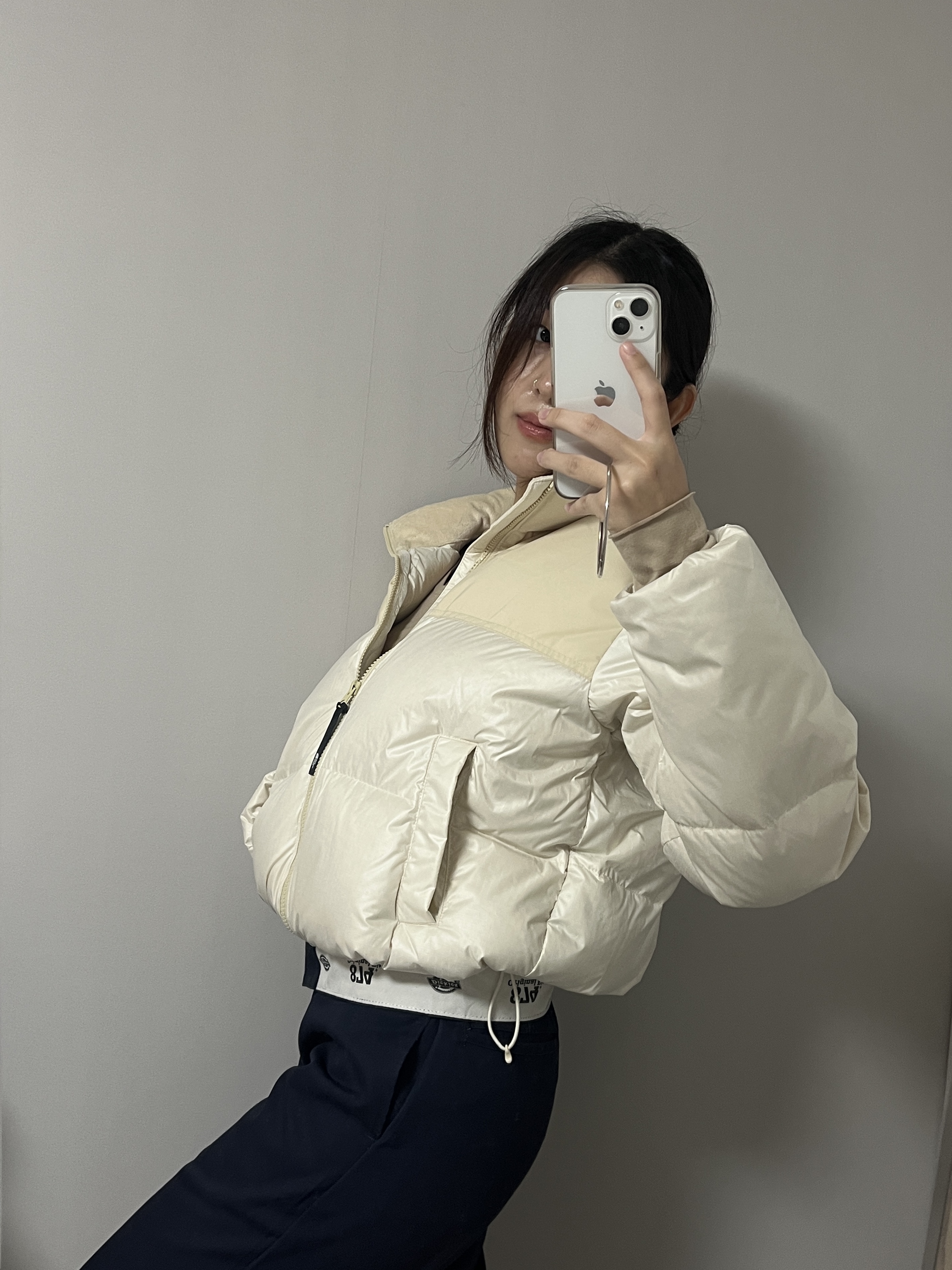 (W) The North Face White Label Novelty Nuptse Down Jacket Cream 착용 스타일 - 3
