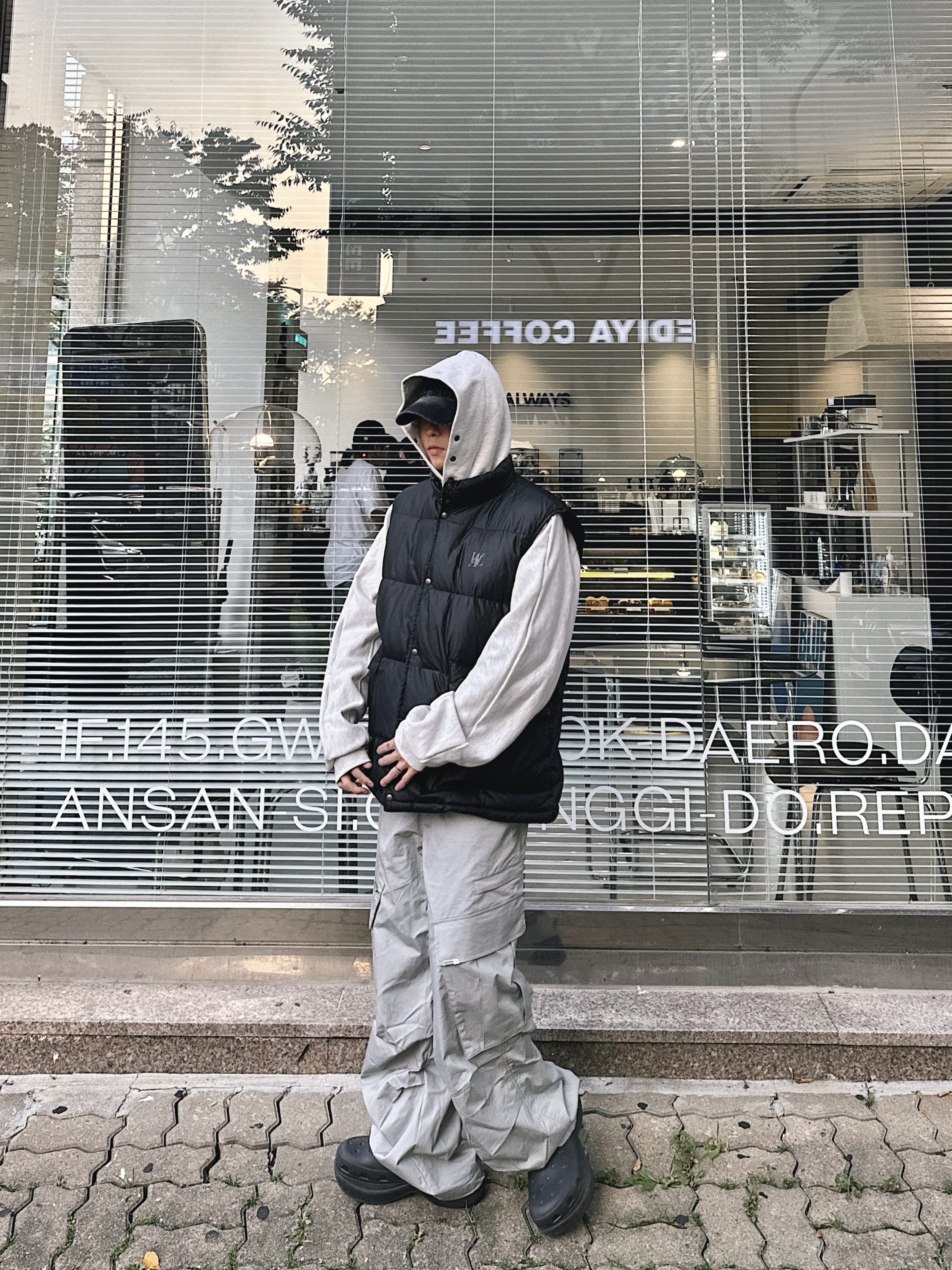 Grailz Artisanal Technical Zip Pants Ivory, (W) Balenciaga x Crocs Mule Black 착용 스타일 - 1