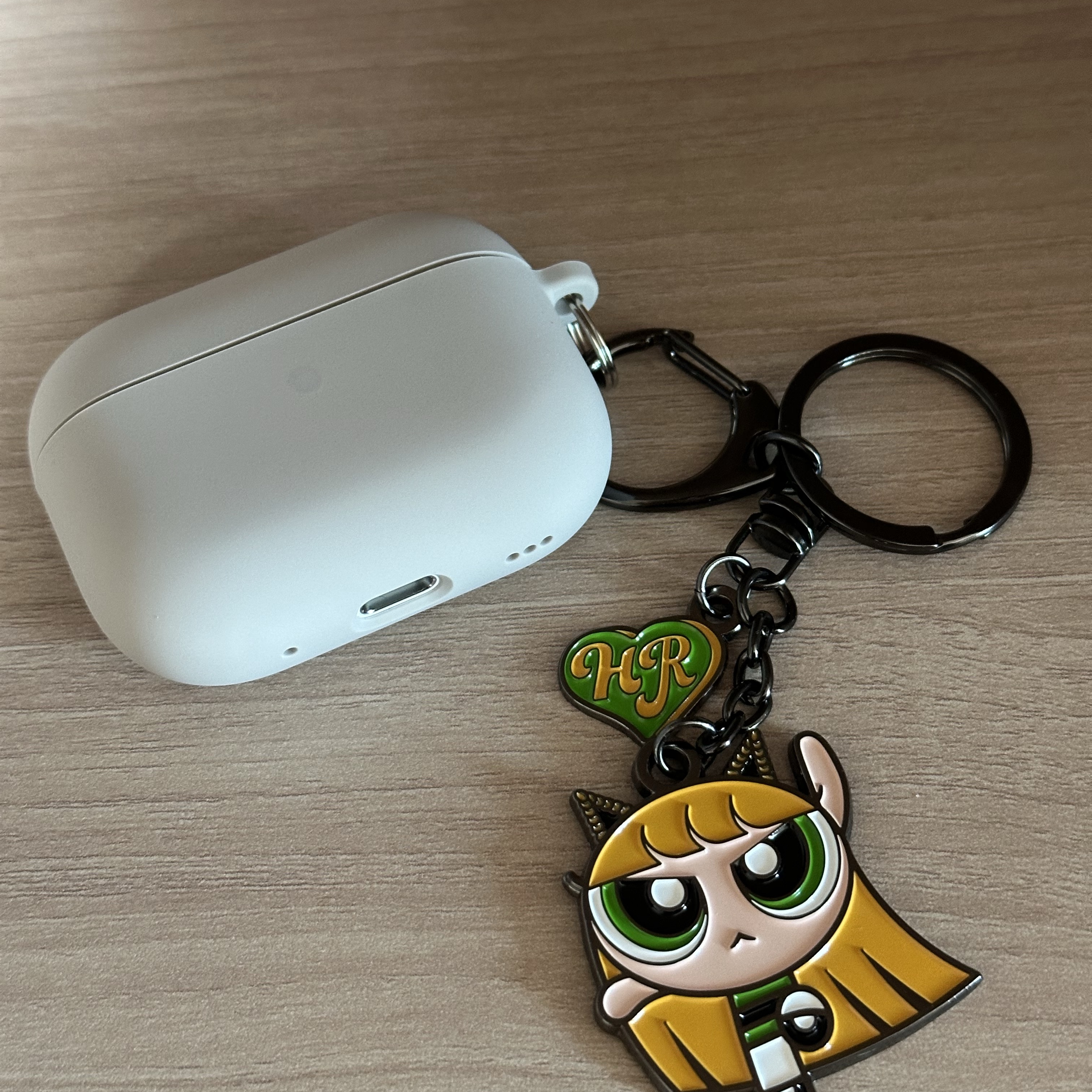 Apple AirPods Pro 2nd Gen (Korean Ver.), NewJeans x The Powerpuff Girls Metal Keyring Haerin 착용 스타일