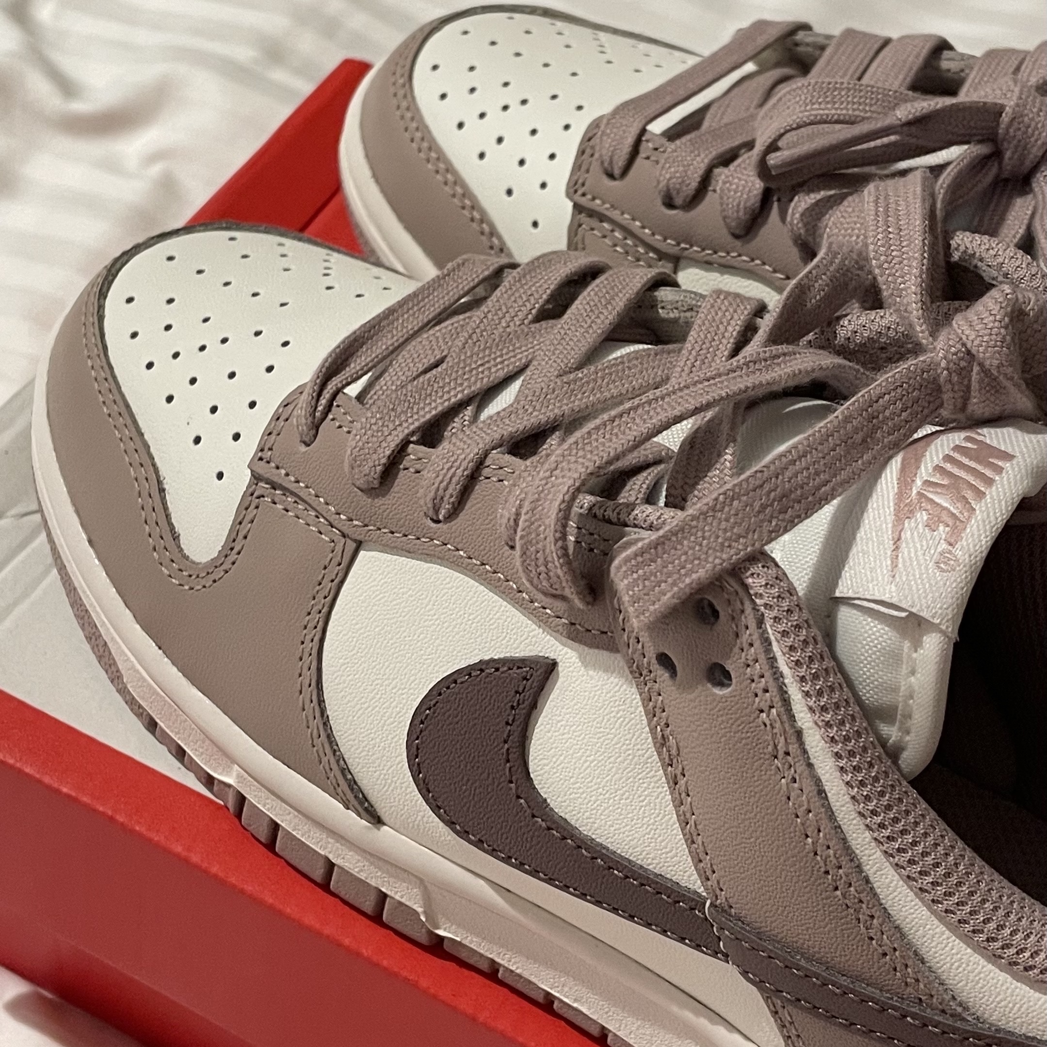 (W) Nike Dunk Low Sail Diffused Taupe 착용 스타일