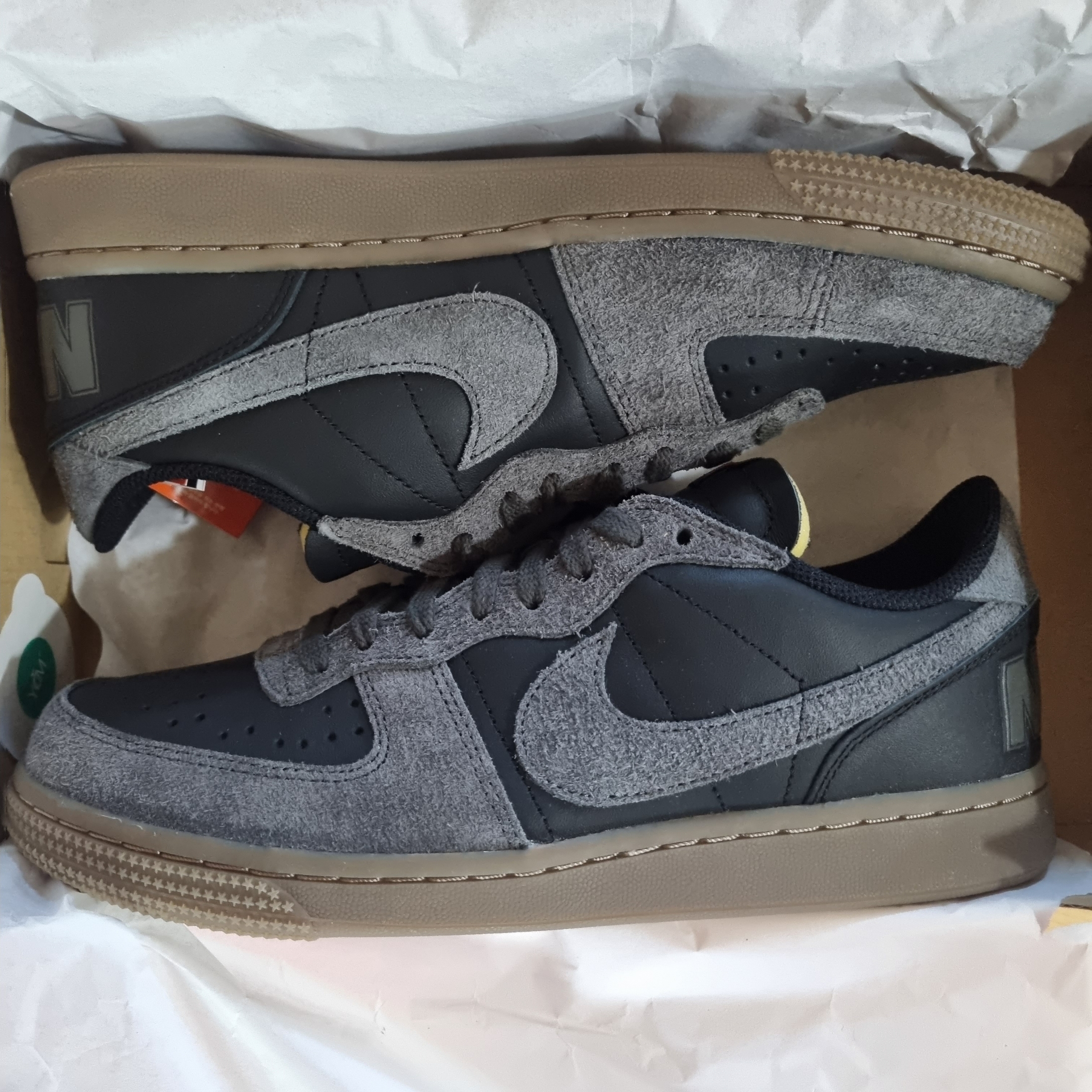 Nike Terminator Low Black Medium Ash 착용 스타일
