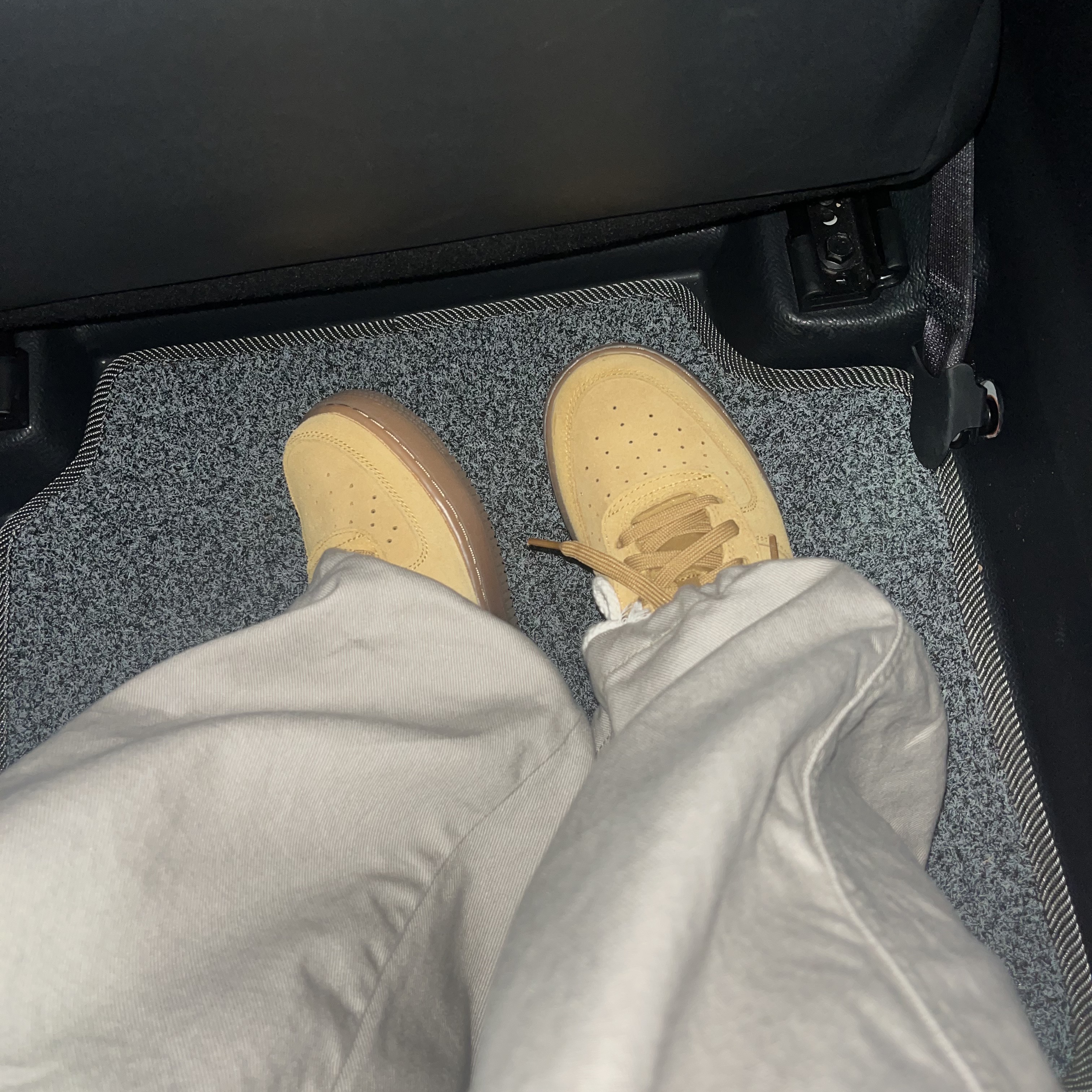 (GS) Nike Air Force 1 LV8 3 Wheat 착용 스타일