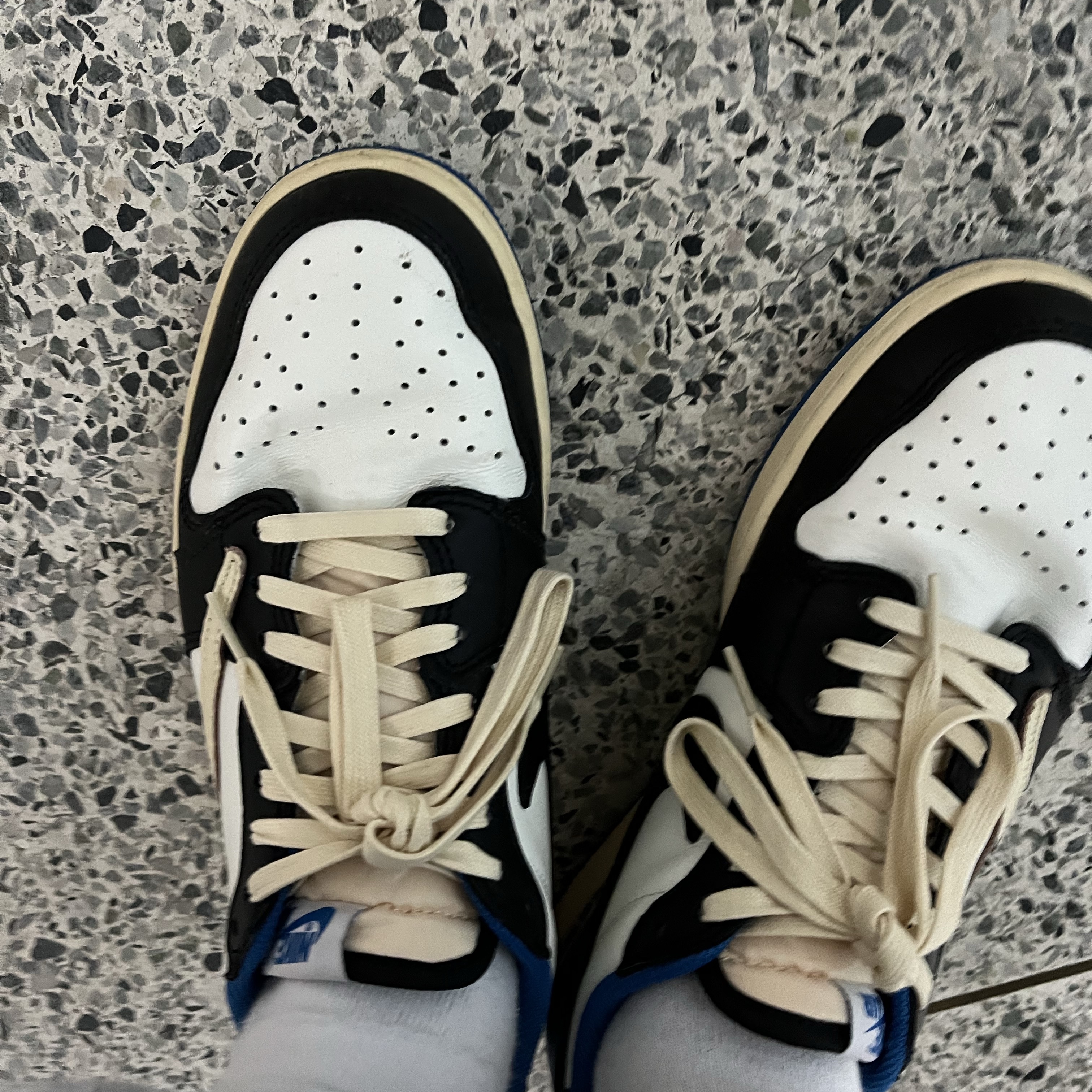 Jordan 1 x Travis Scott x Fragment Retro Low OG SP Military Blue 착용 스타일