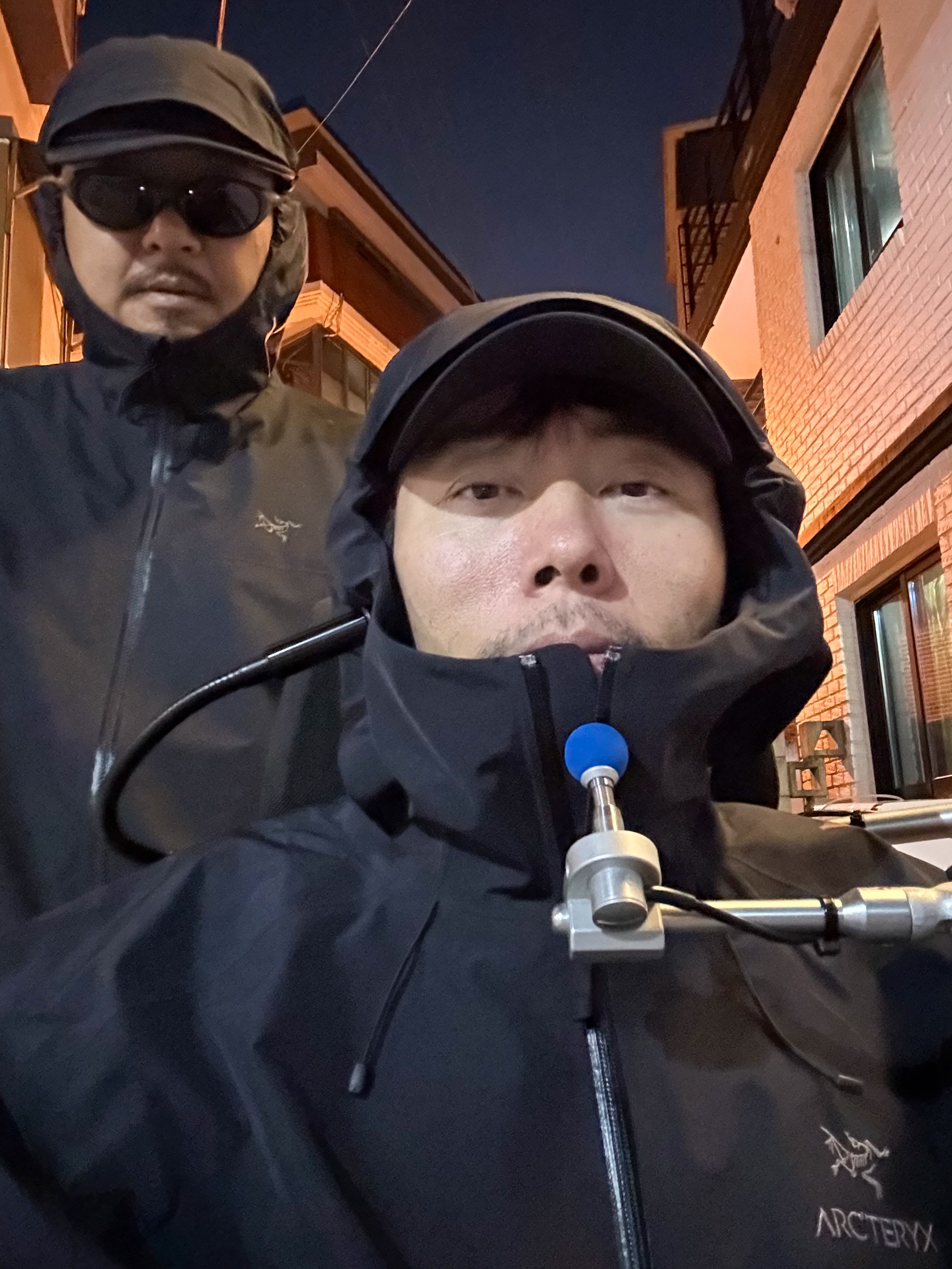 Arc'teryx Beta LT Jacket Black, Arc'teryx Norvan LT Hoody Black 착용 스타일