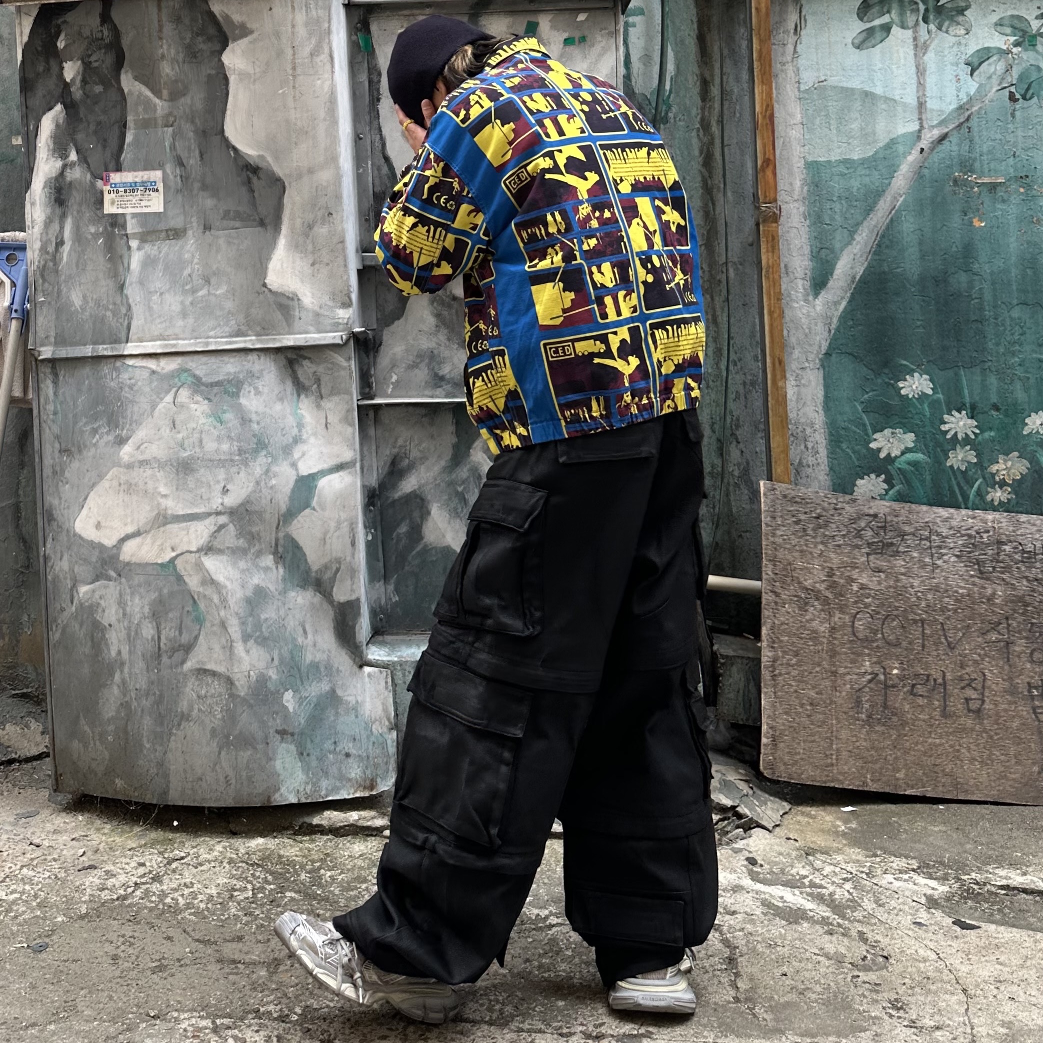 Project G/R Oversized Convertible Cargo Pants Coated Black, Balenciaga 3XL Sneakers Light Beige 착용 스타일 - 3