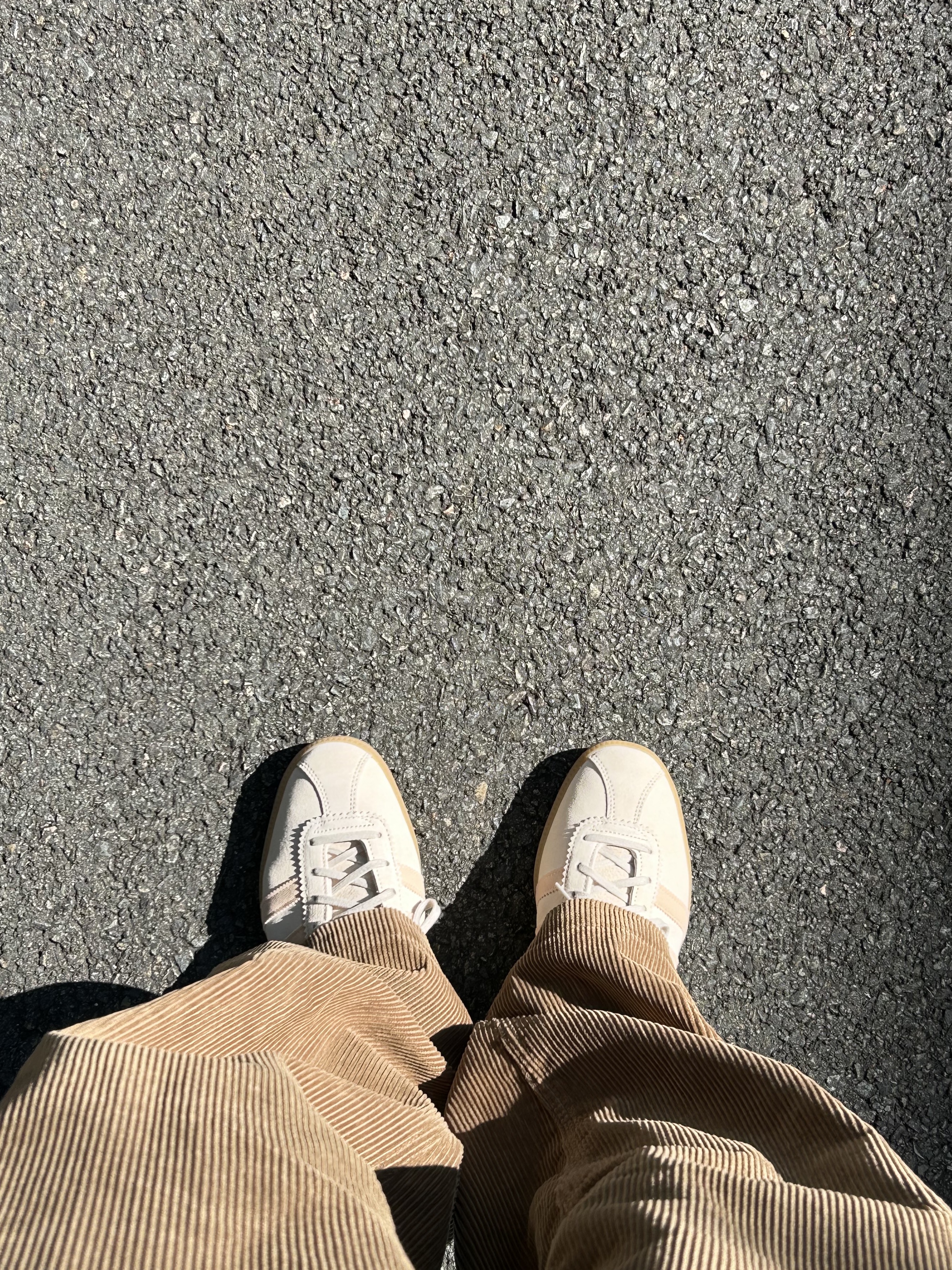 Adidas Bermuda Wonder White 착용 스타일 - 1