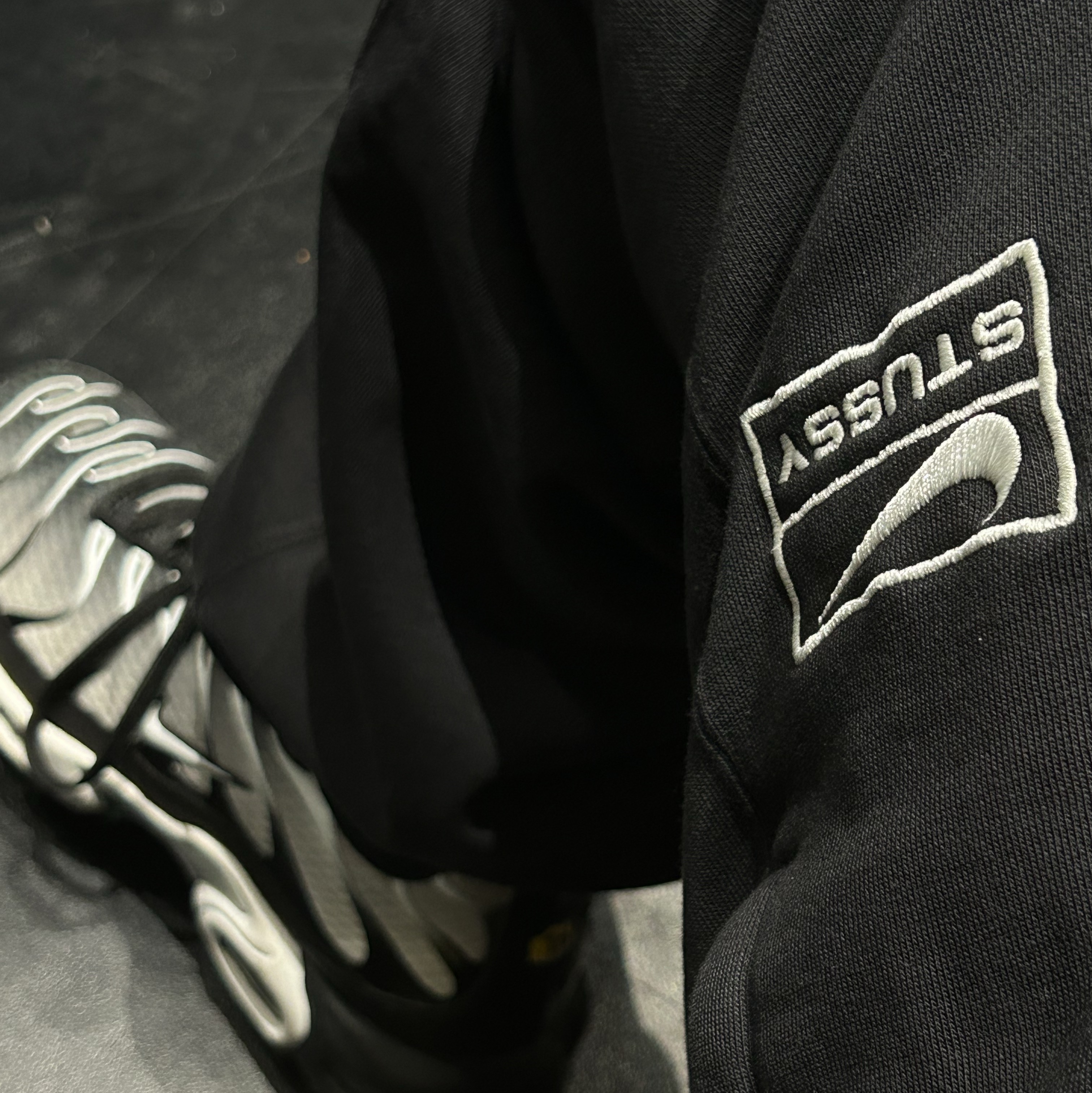 Nike x Stussy NRG Washed Fleece Pants Black (DO5296-010), Nike Air Max Plus Black Metallic Silver 착용 스타일