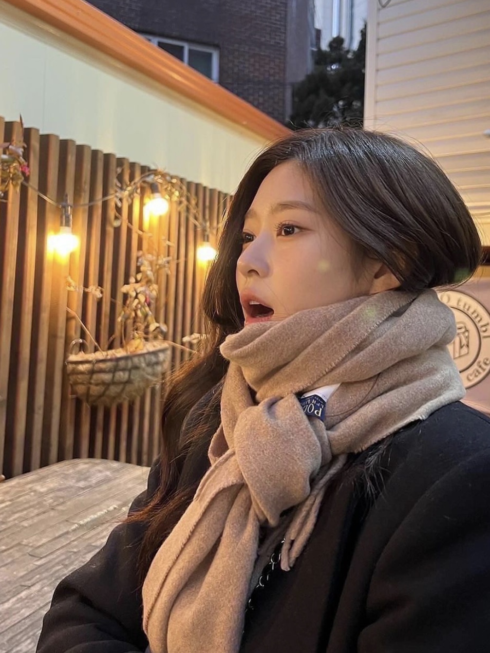 Acne Studios Narrow Wool Fringe Muffler Rose Melange, Acne Studios Narrow Wool Fringe Muffler Oatmeal Melange 착용 스타일 - 8