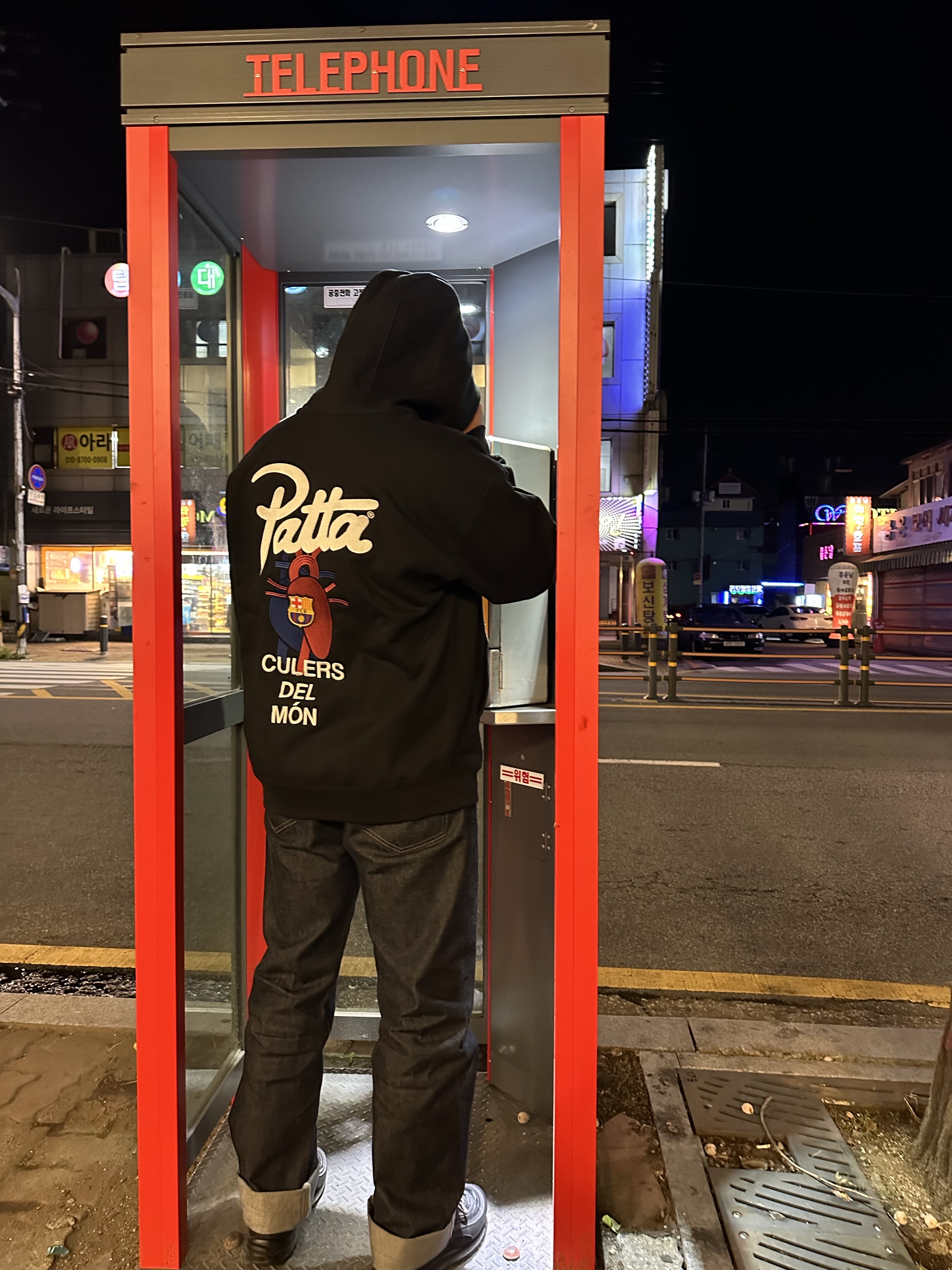 Nike x Patta x FC Barcelona Solo Swoosh Hoodie Culers del Món (FD4147-010) 착용 스타일 - 2