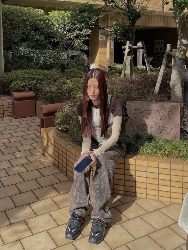 Nike x Martine Rose Shox MR4 Black 착용 스타일 - 1