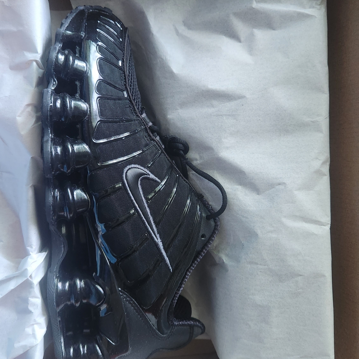 (W) Nike Shox TL Black and Max Orange 착용 스타일 - 1