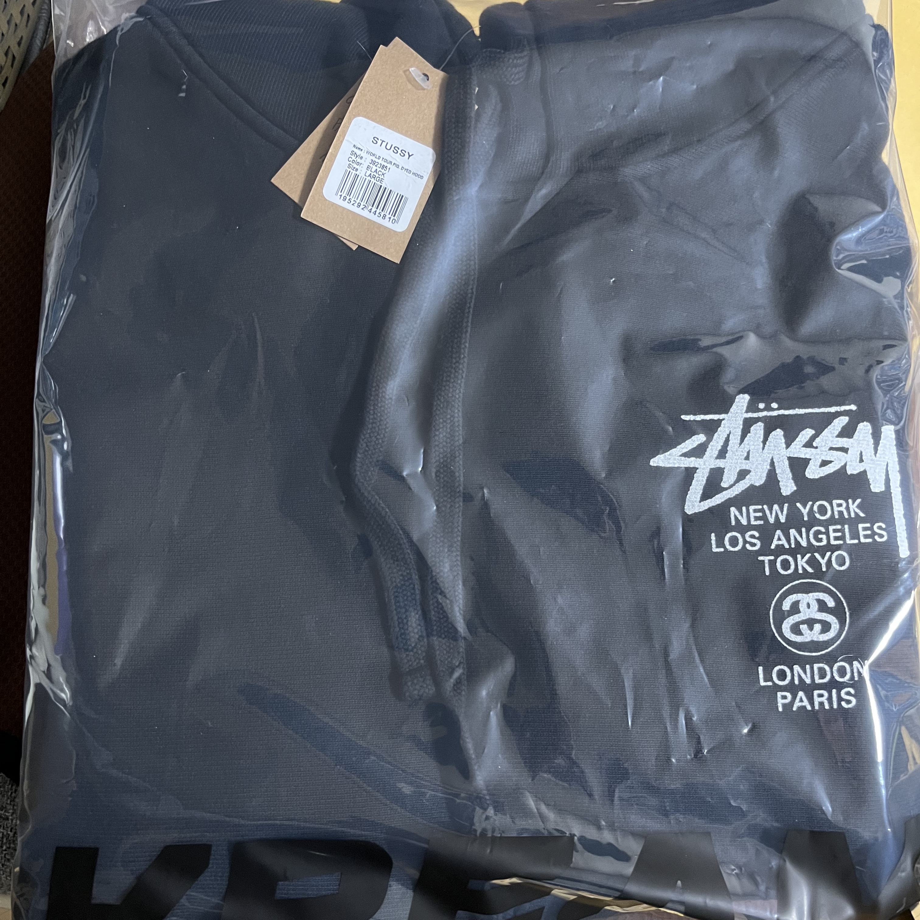 Stussy World Tour Hoodie Pigment Dyed Black 착용 스타일