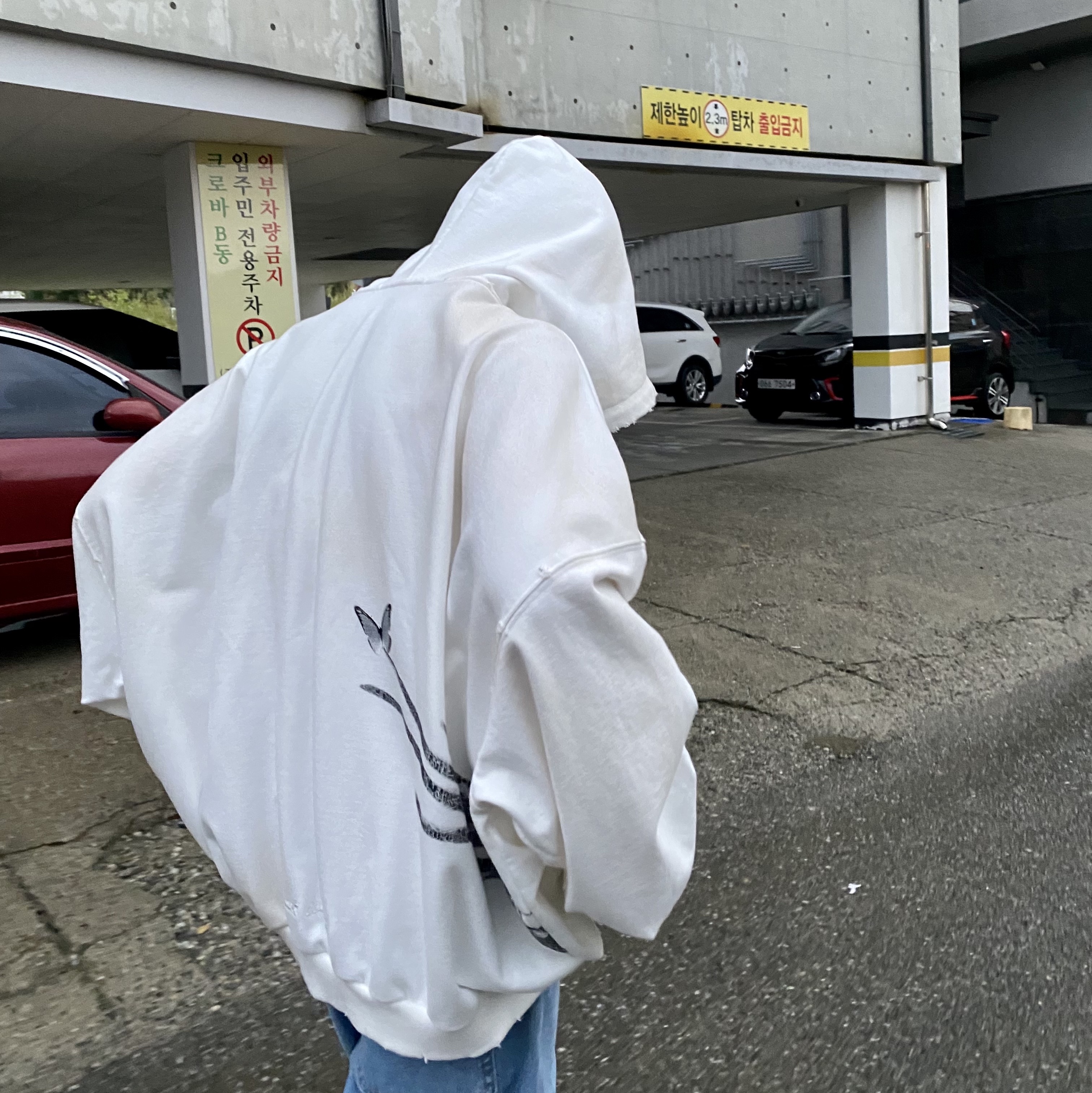 Project G/R x Atmos Etiquette Lesson Vintage Washed Hoodie White, Balenciaga 3XL Sneakers Beige 착용 스타일 - 3