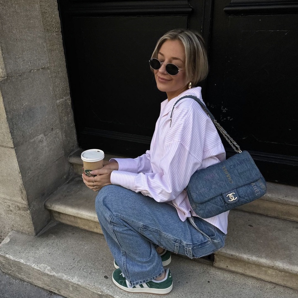 Chanel Small Flap Bag Printed Denim & Gold Blue Multicolor, Adidas Adimatic Mid Collegiate Green 착용 스타일
