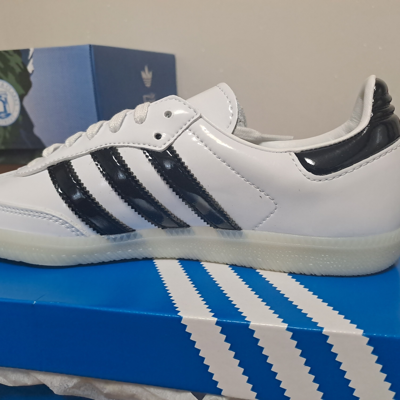 Adidas x Jason Dill Samba Patent Leather Cloud White Core Black 착용 스타일 - 1