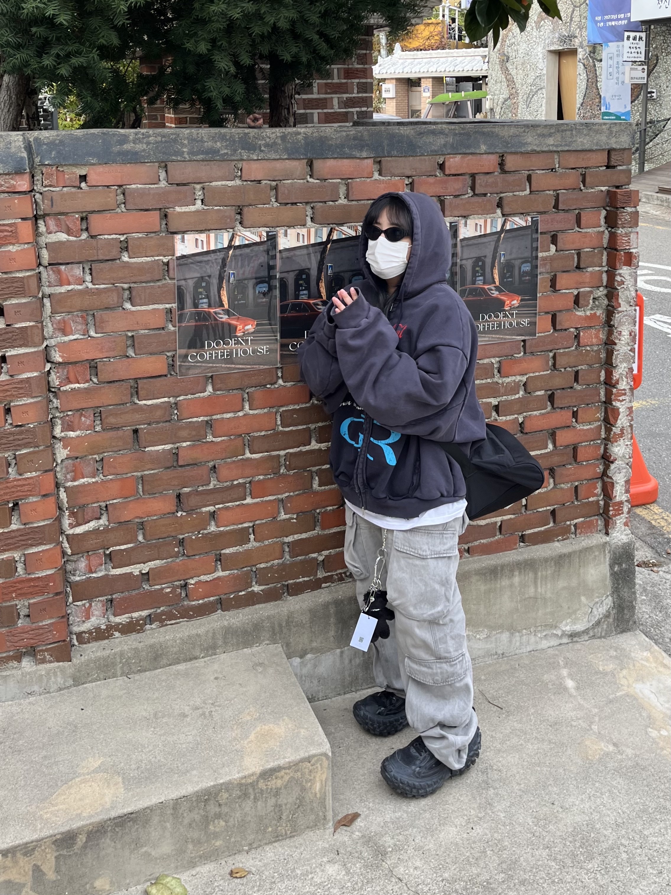 (W) Balenciaga Defender Sneakers Black, Project G/R Happiness Zip Hoodie Navy 착용 스타일 - 5