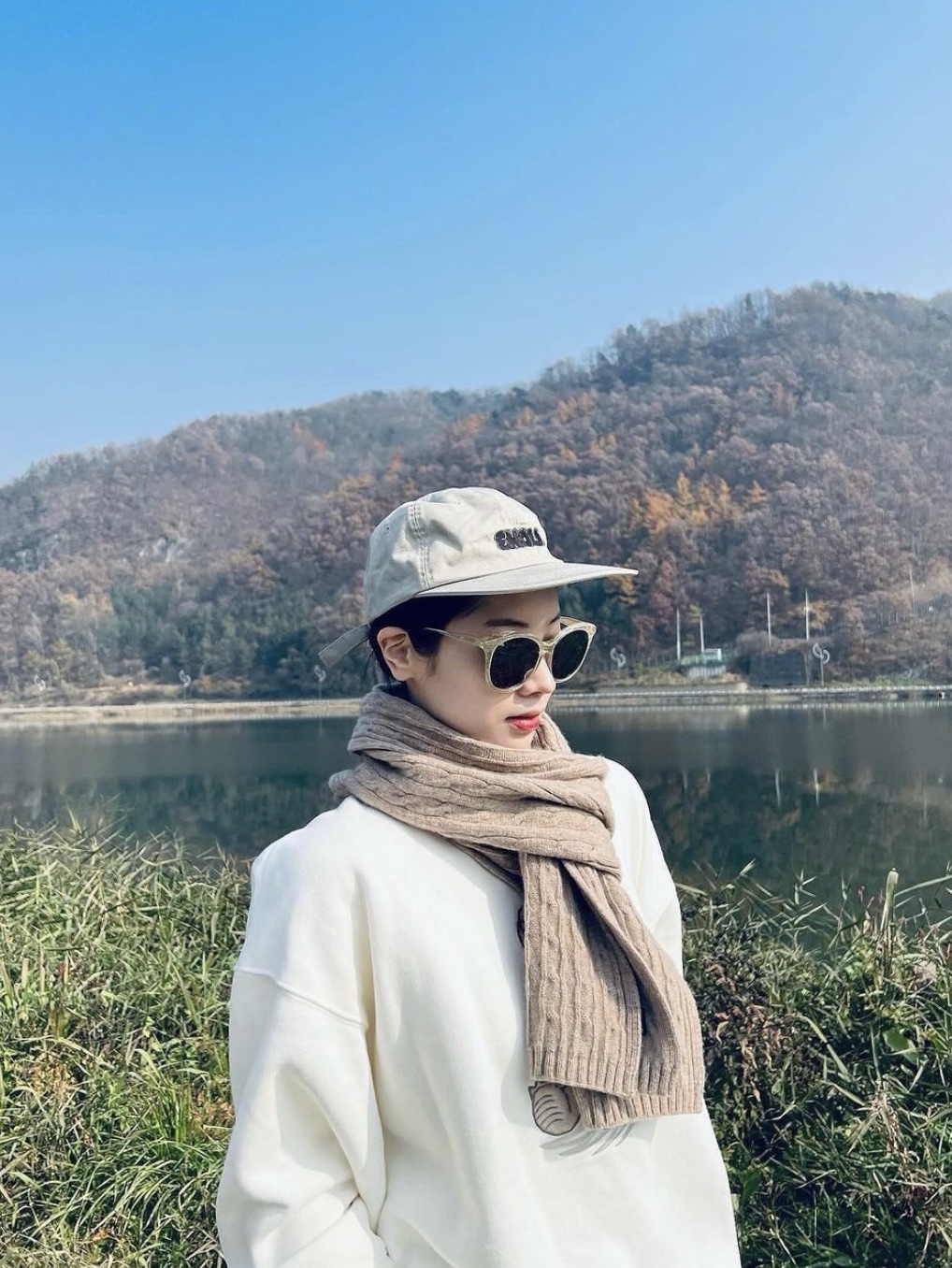 Acne Studios Narrow Wool Fringe Muffler Rose Melange, Acne Studios Narrow Wool Fringe Muffler Oatmeal Melange 착용 스타일 - 6