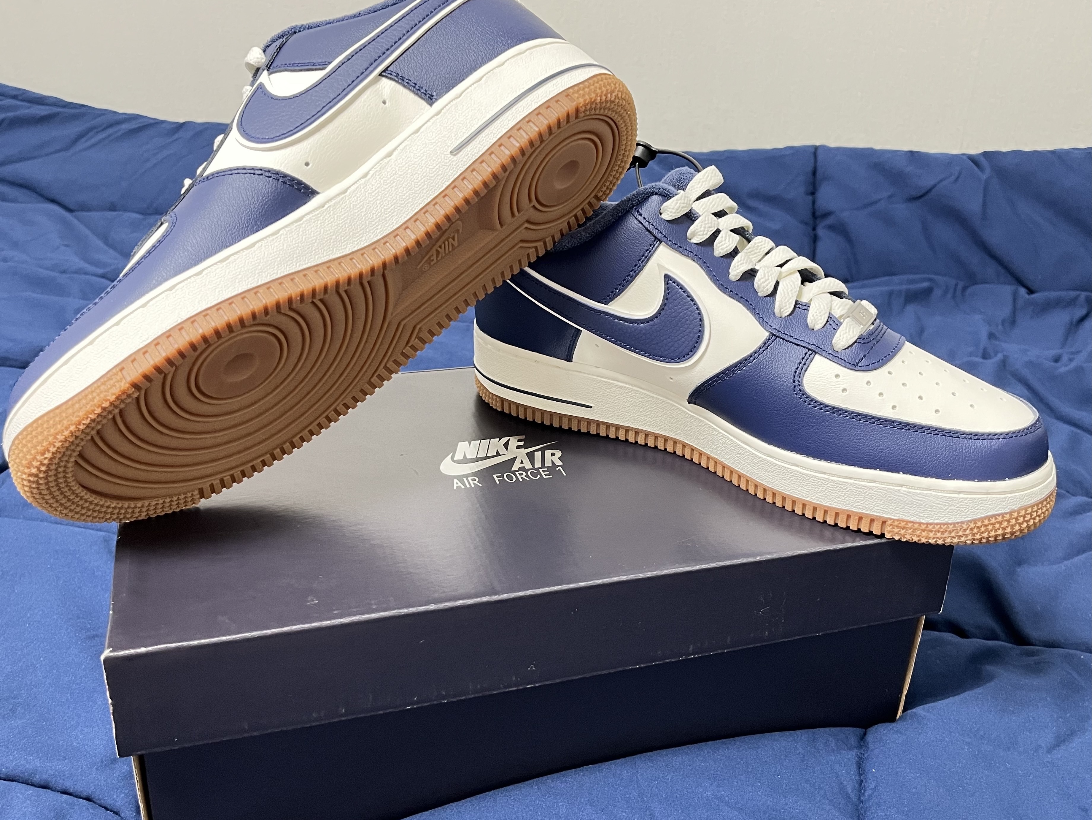 Nike Air Force 1 '07 LV8 Midnight Navy 착용 스타일 - 2