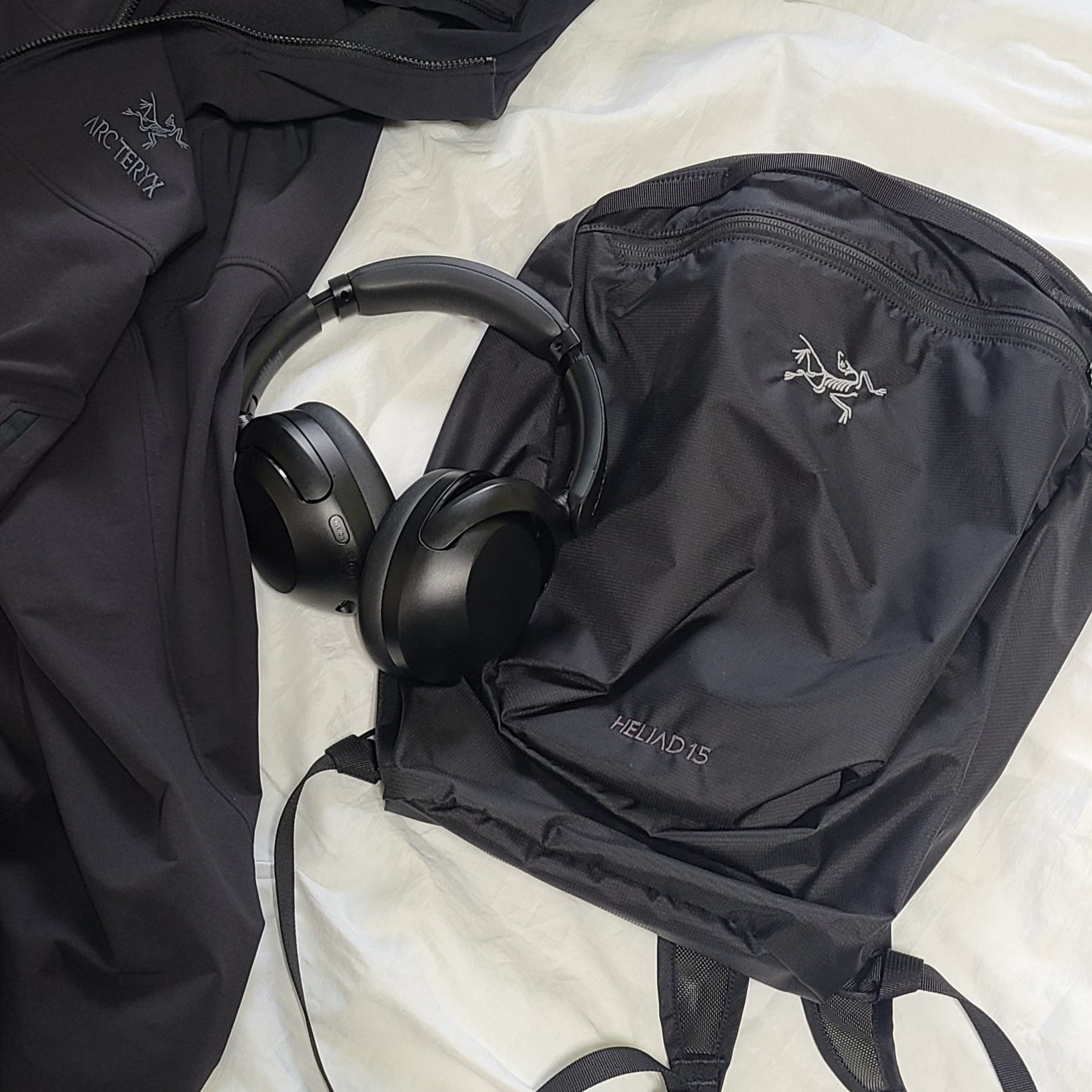 Arc'teryx Heliad 15 Backpack Black, Arc'teryx Gamma LT Hoody Black 착용 스타일