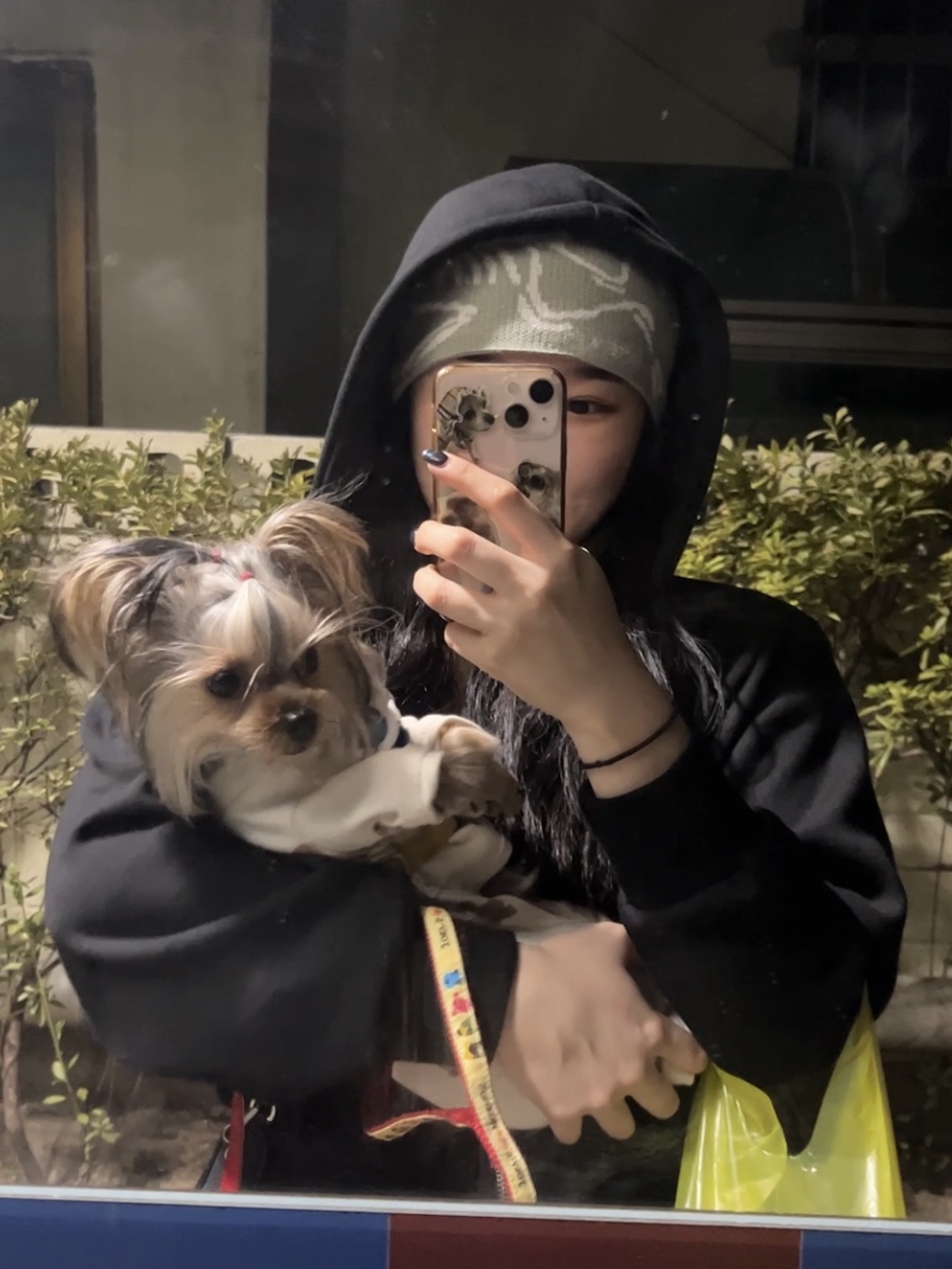 Arc'teryx Bird Head Toque Habitat, Nike Zoom Vomero 5 PRM Light Iron Ore and Flat Fewter 착용 스타일 - 1