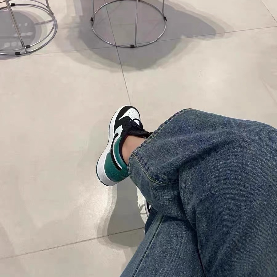 (GS) Jordan 1 Low Black Mystic Green 착용 스타일 - 1