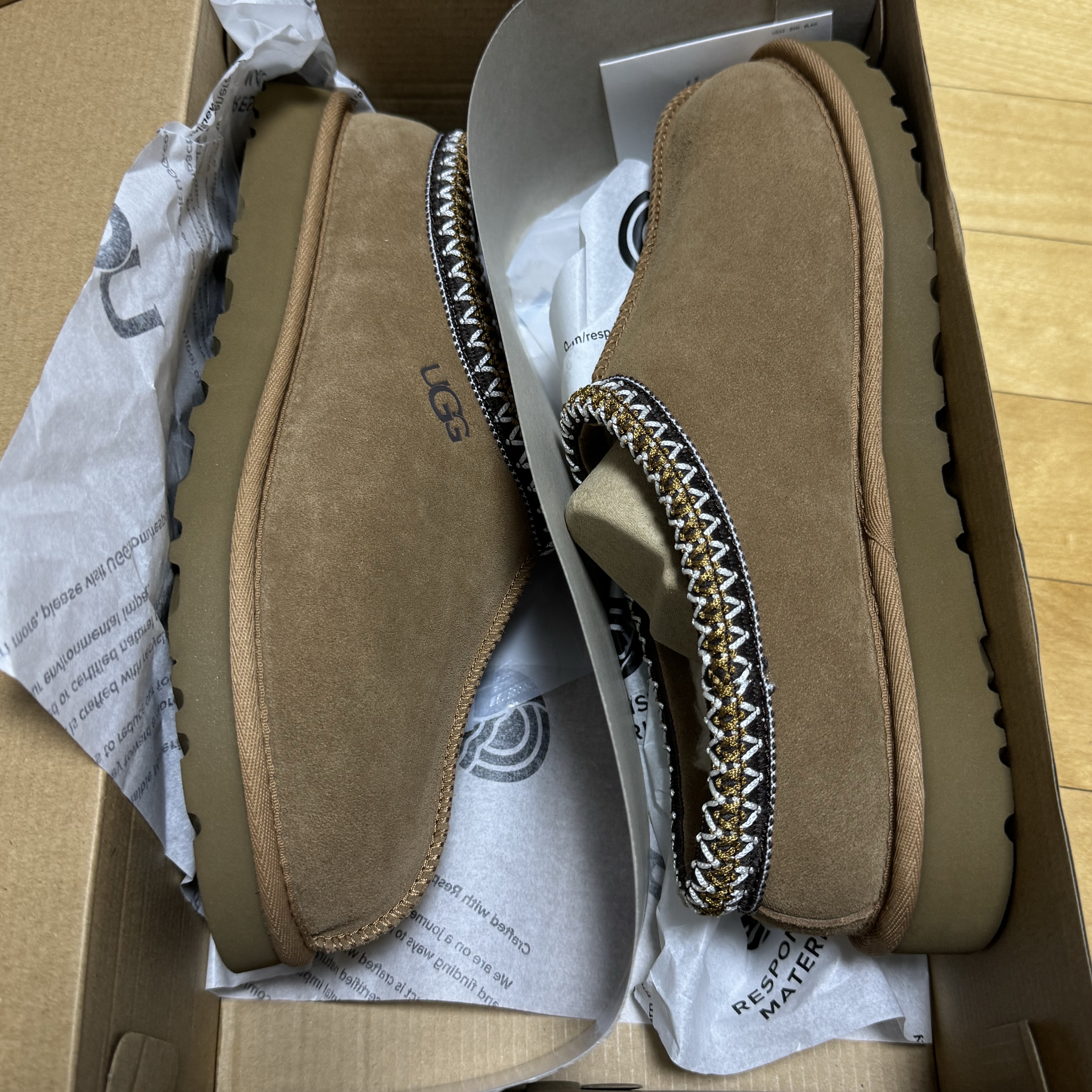 UGG Tasman Slipper Chestnut 착용 스타일 - 2
