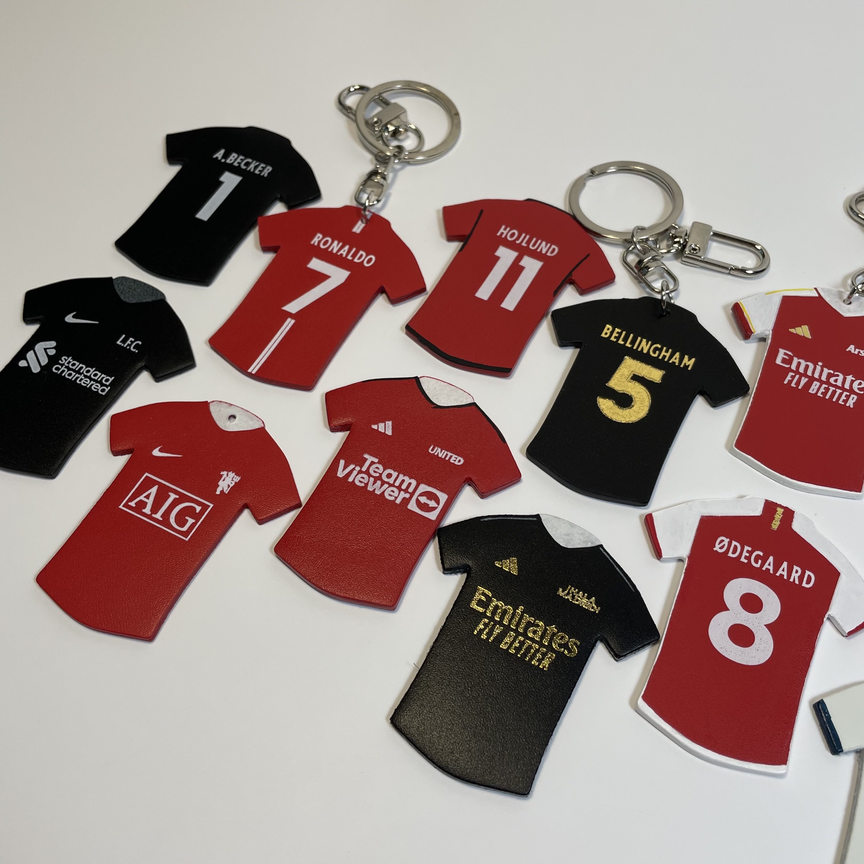 Adidas Real Madrid 2023/24 Home Jersey White - KR Sizing (Non Marking Ver.), Adidas Real Madrid 2023/24 3rd Jersey Black - KR Sizing (Non Marking Ver.) 착용 스타일 - 3