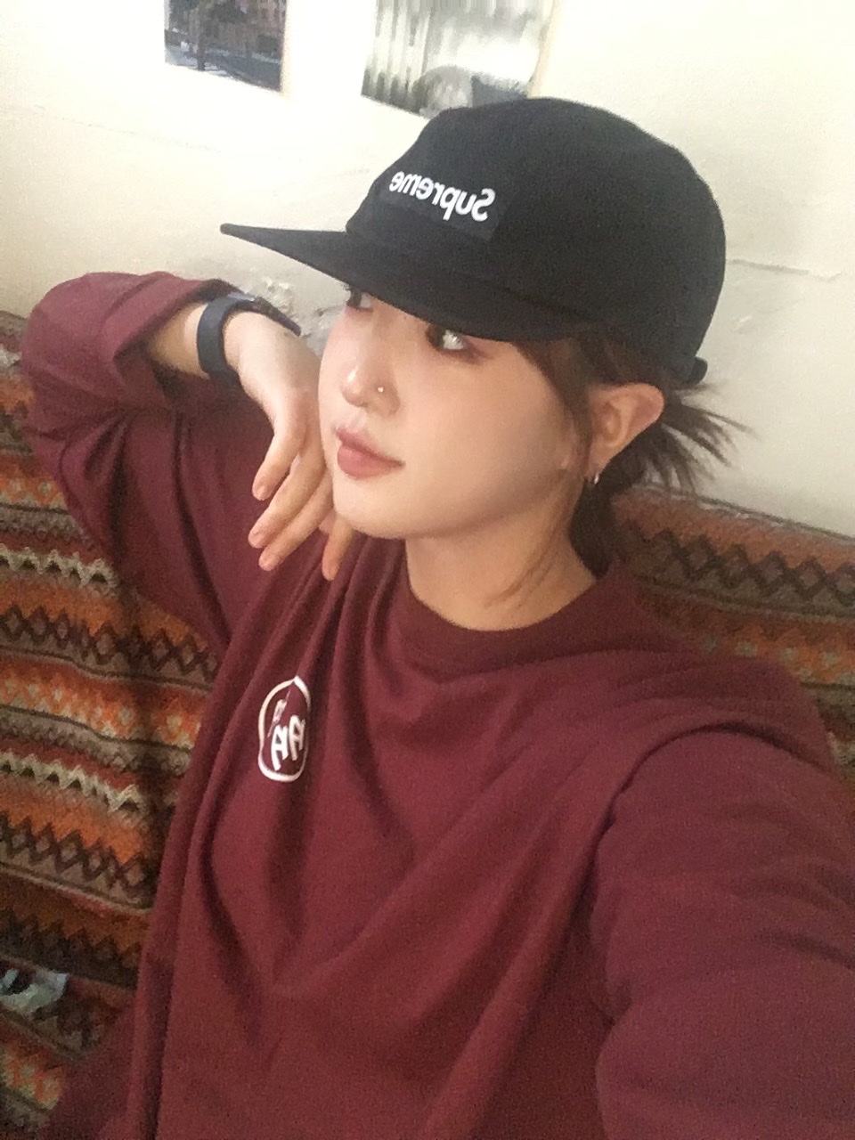 Supreme Washed Chino Twill Camp Cap Black, Dada Logo LS T-Shirt Burgundy 착용 스타일