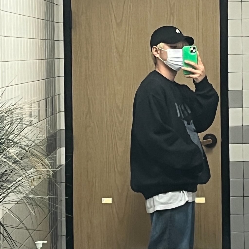 Nike x Stussy NRG Cuffed Beanie Summit White, Stussy Stock DSM Ginza T-Shirt White 착용 스타일 - 2