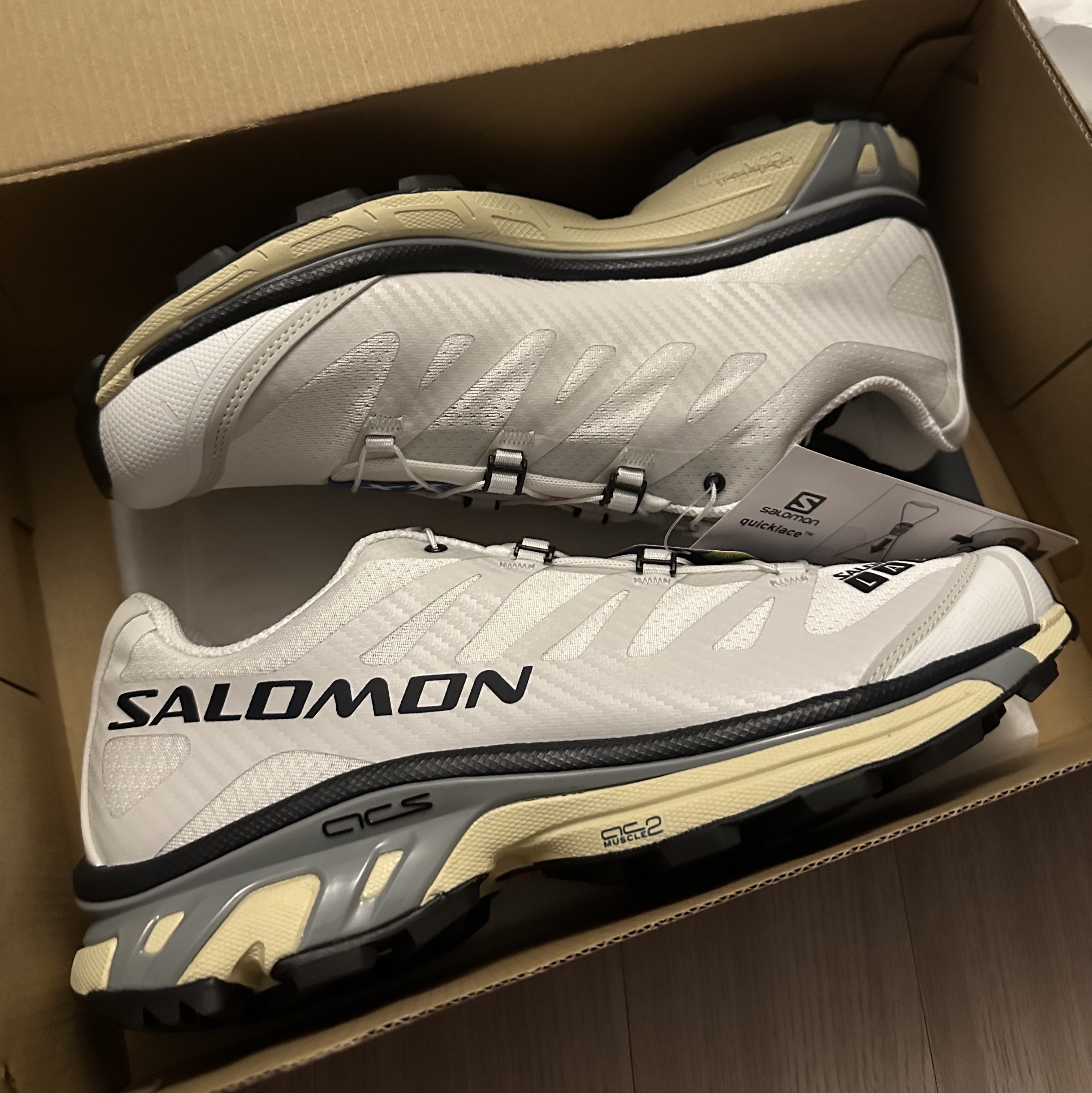 Salomon XT-4 White Lunar Rock 착용 스타일