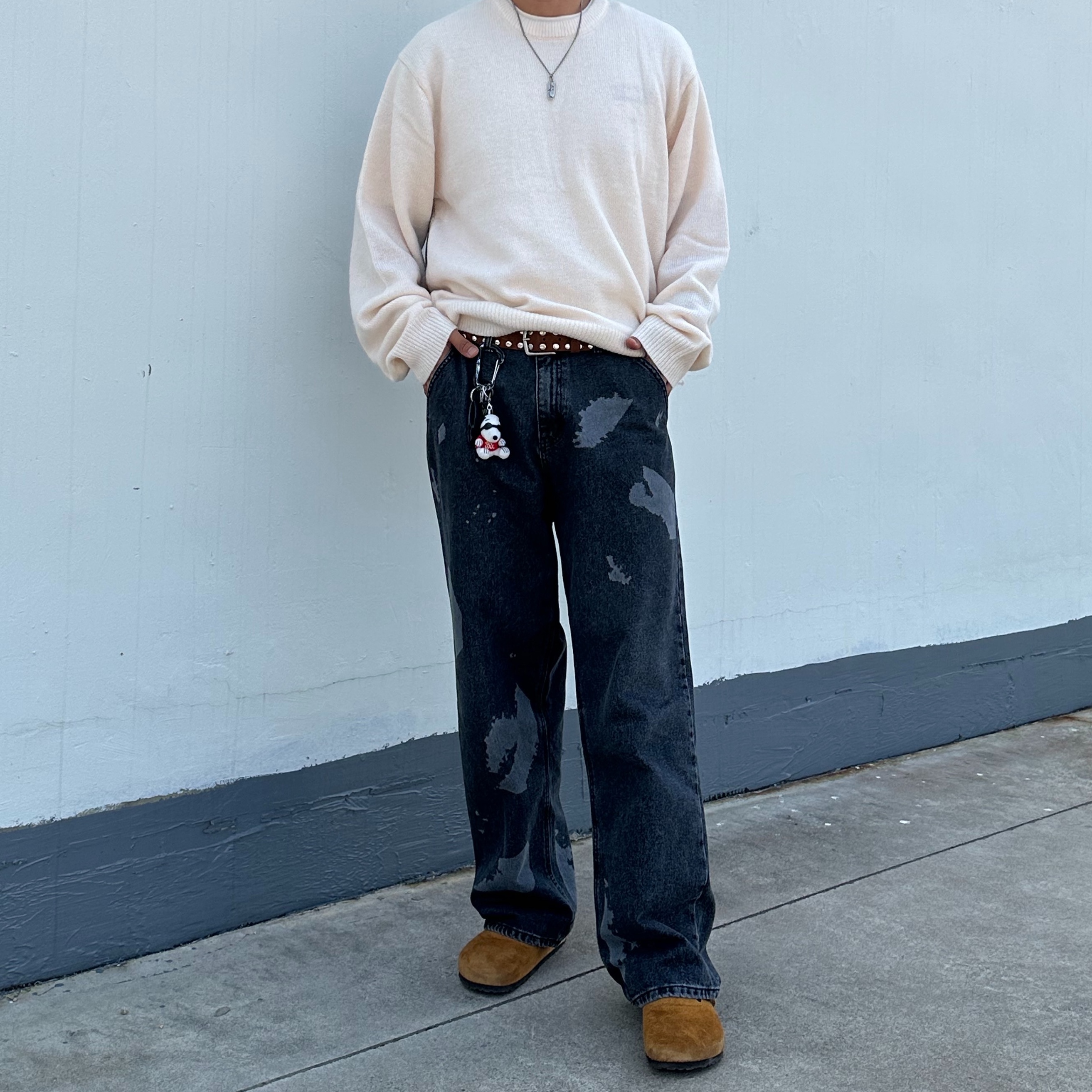 Stussy 8 Ball Spray Sweater Ivory, Stussy 8 Ball Studded Belt Brown Suede 착용 스타일 - 3