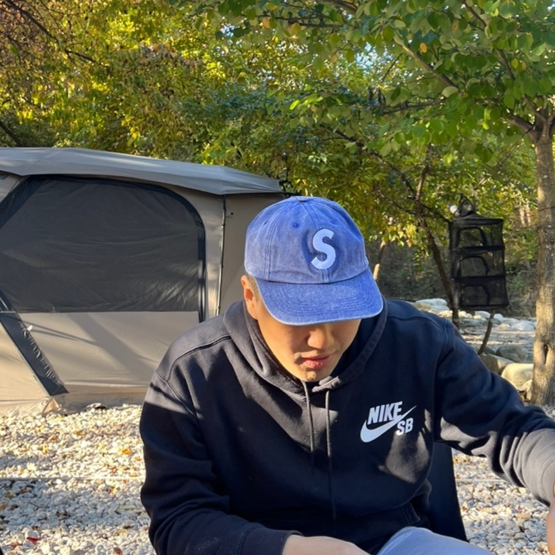 Supreme Pigment Canvas S Logo 6-Panel Navy - 23SS 착용 스타일