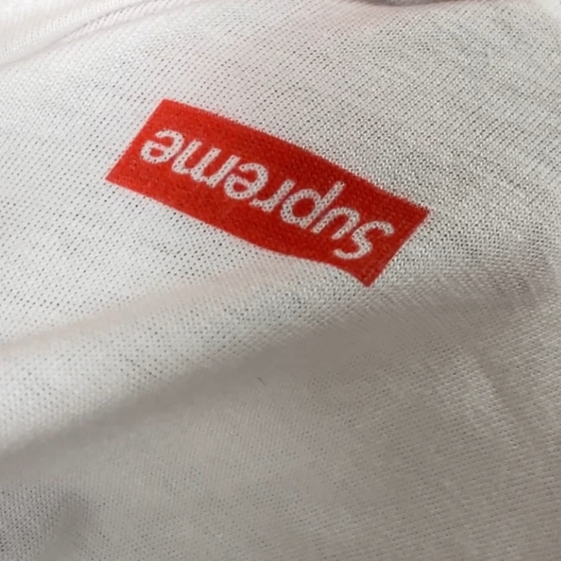 Supreme Small Box Hooded Sweatshirt Black - 23SS, Supreme Hanes Tagless T-Shirt White (3 Pack) 착용 스타일 - 3