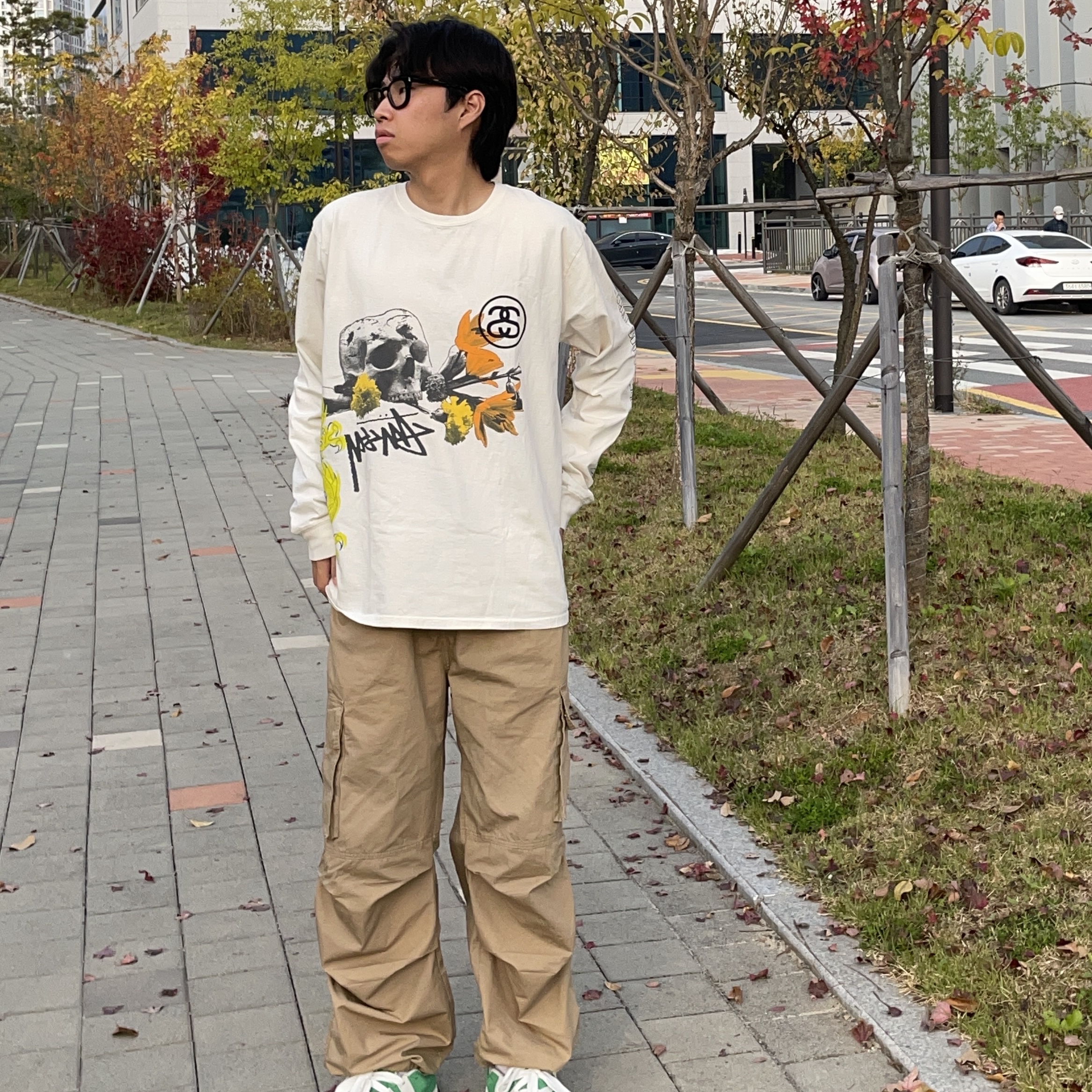 Stussy Strike Pigment Dyed LS T-Shirt Natural, Adidas Adimatic Green 착용 스타일 - 1