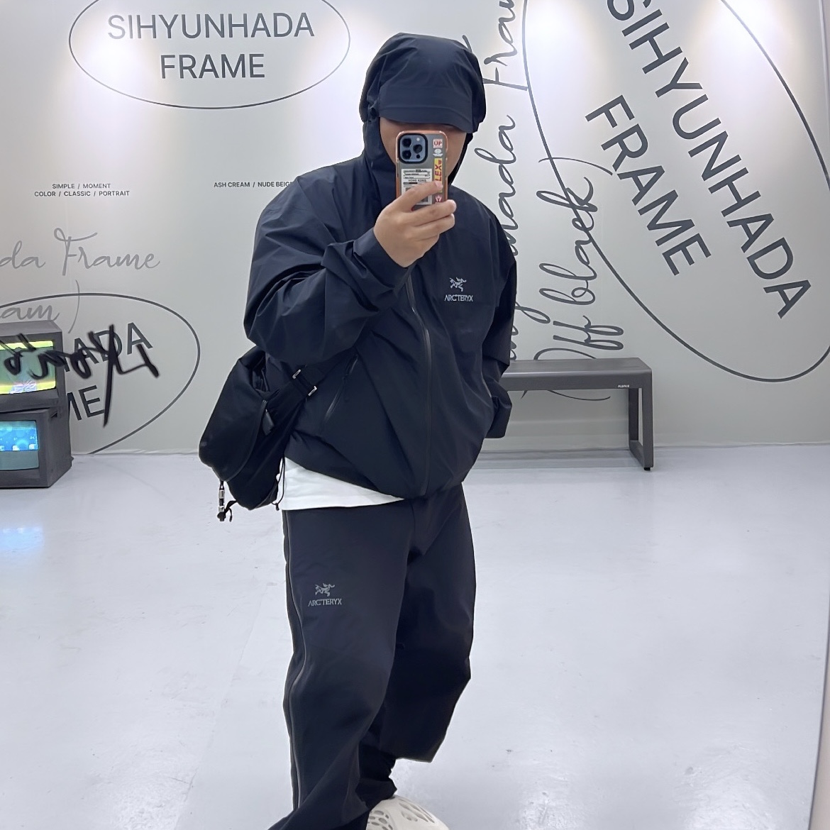 Arc'teryx Beta Jacket Black, Arc'teryx Beta LT Jacket Black 착용 스타일