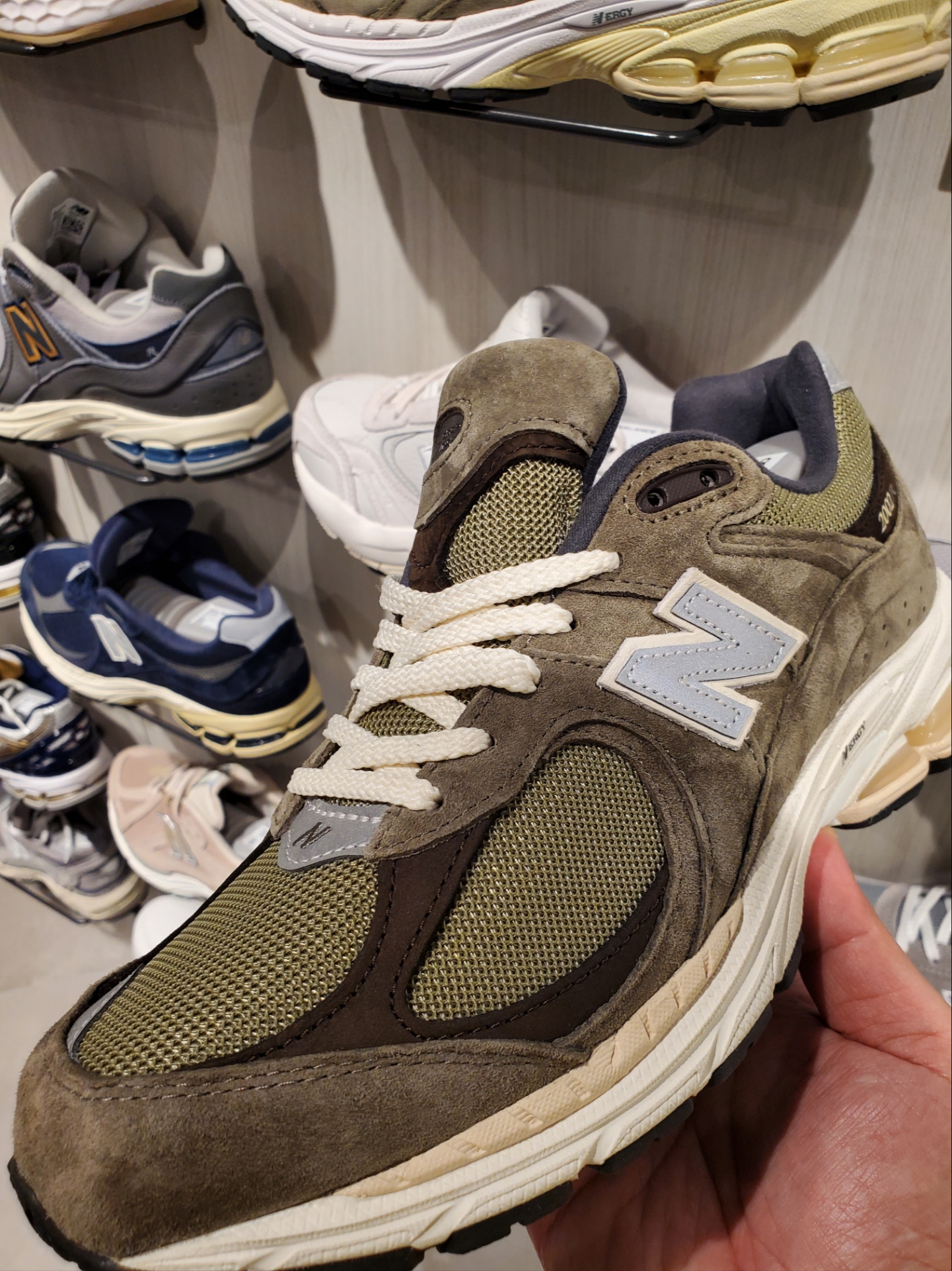(W) Jordan 1 Mid SE Voltage Yellow 착용 스타일 - 6