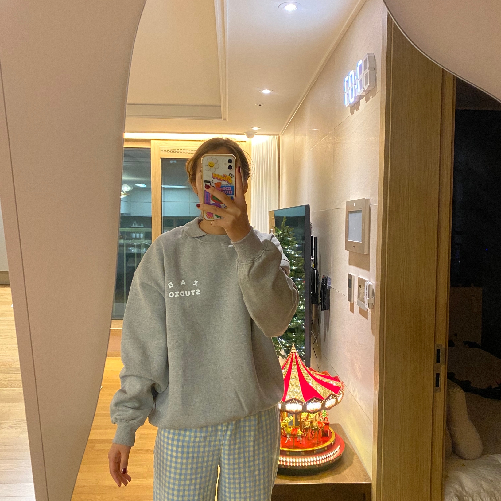IAB Studio Rugby Sweatshirt Gray - 23FW 착용 스타일 - 1