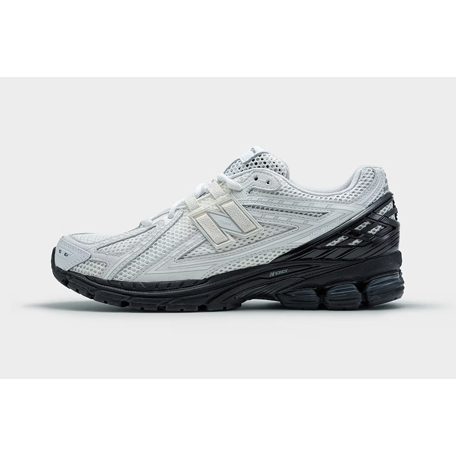 New Balance x Comme des Garcons Homme 1906R White, New Balance x Comme des Garcons Homme 1906R Black 착용 스타일 - 4
