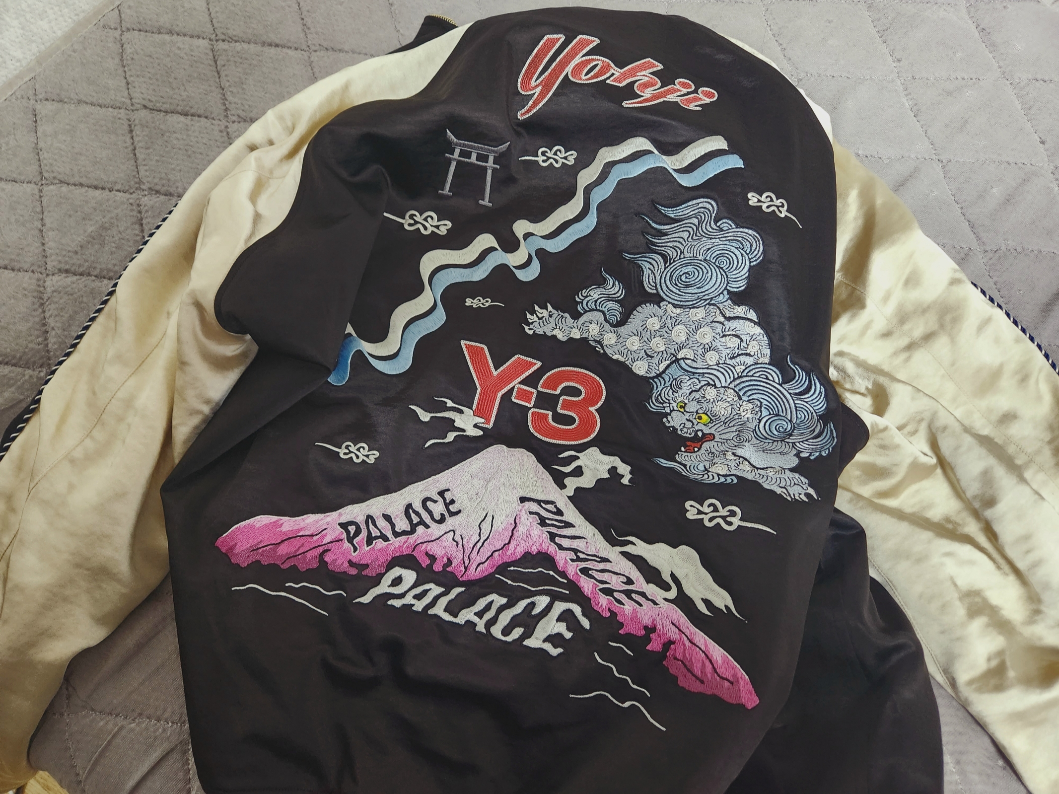 Palace x Y-3 Reversible Souvenir Jacket Navy Cream - 22FW 착용 스타일