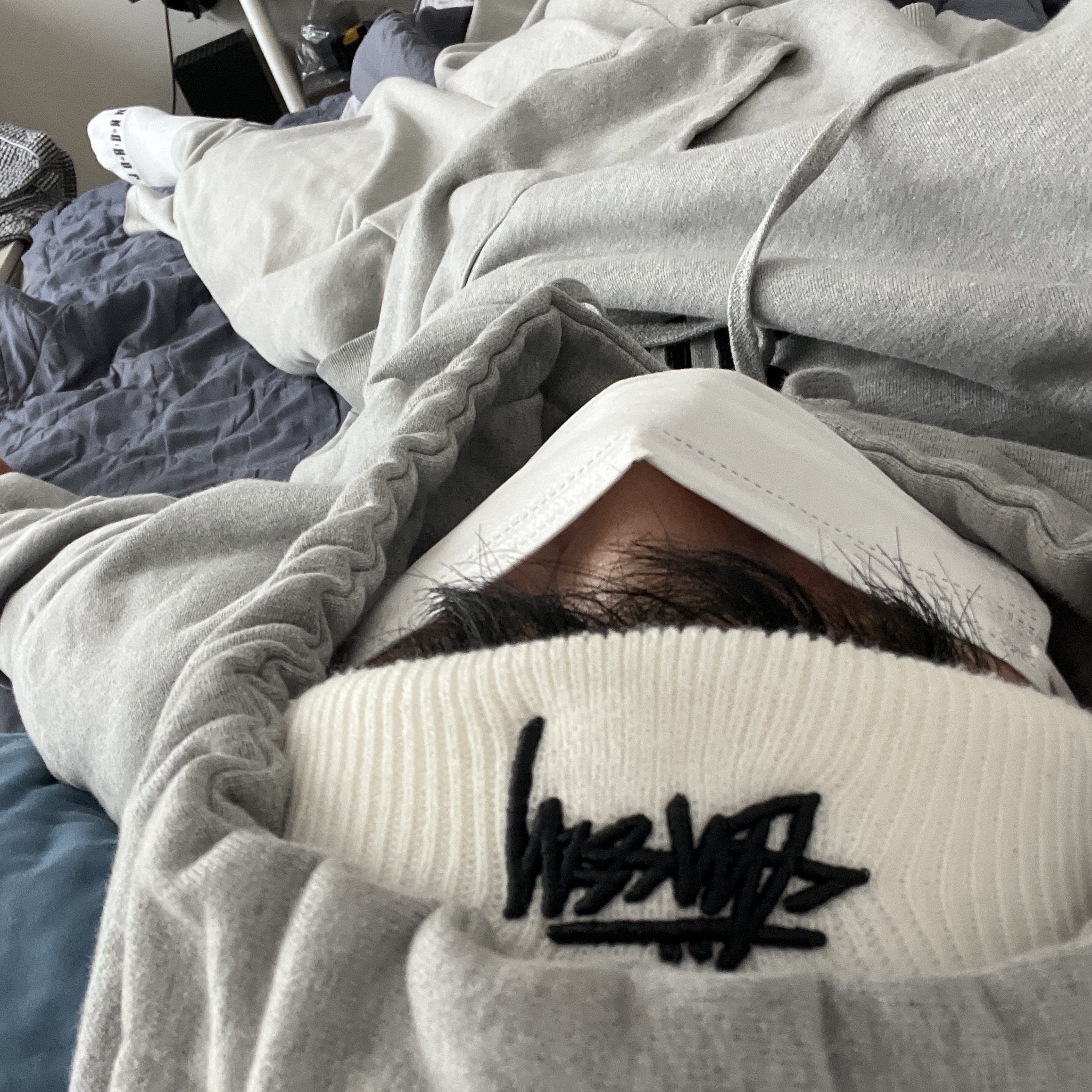 Nike x Stussy NRG Cuffed Beanie Summit White, Stussy Stock DSM Ginza T-Shirt White 착용 스타일 - 1