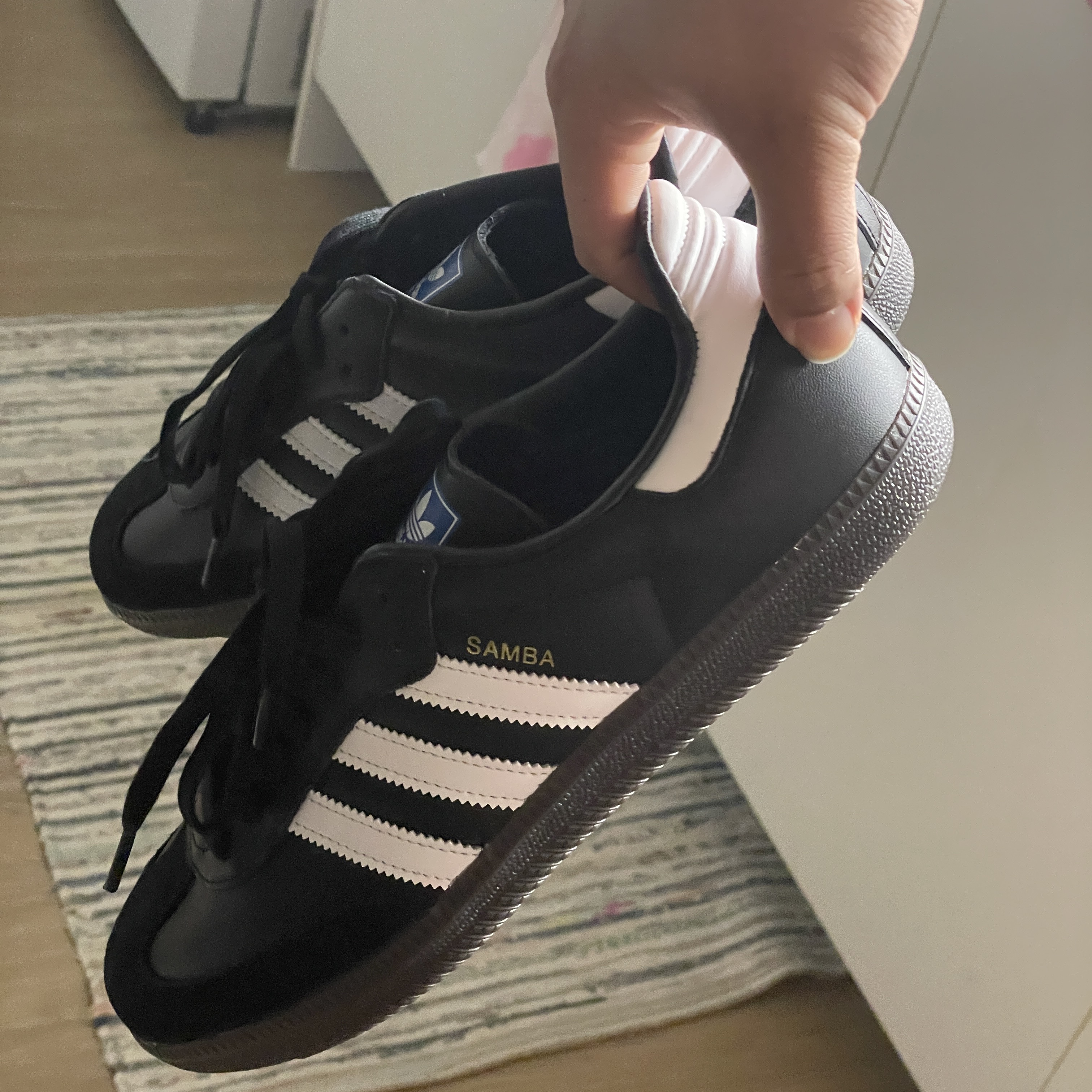 Adidas Samba OG Black White Gum 착용 스타일 - 1