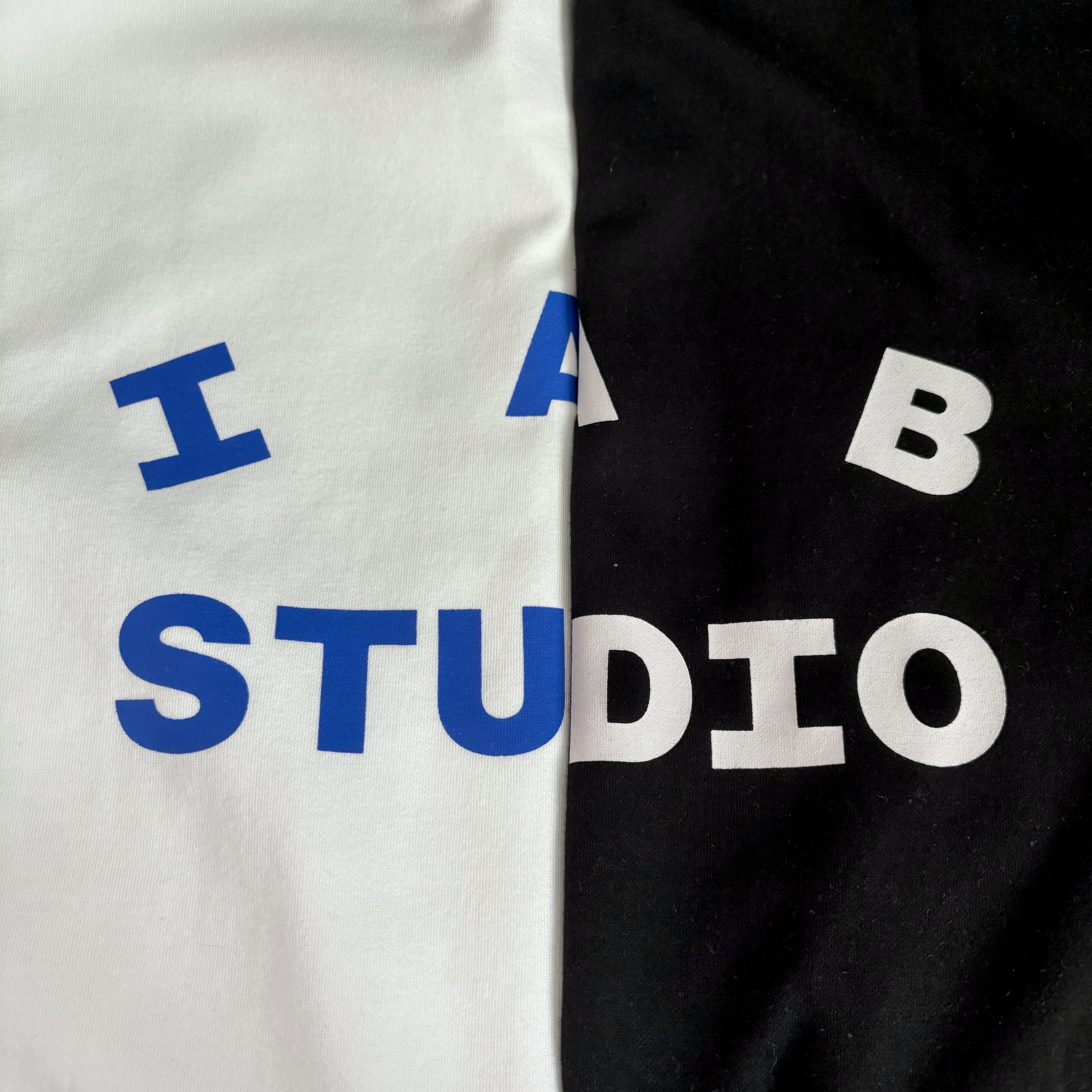 IAB Studio 10th Anniversary T-Shirts Pack White & Black (2 Pack) 착용 스타일