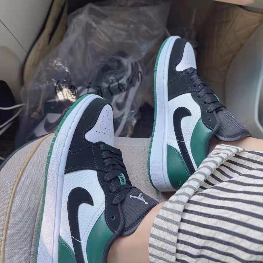 (GS) Jordan 1 Low Black Mystic Green 착용 스타일