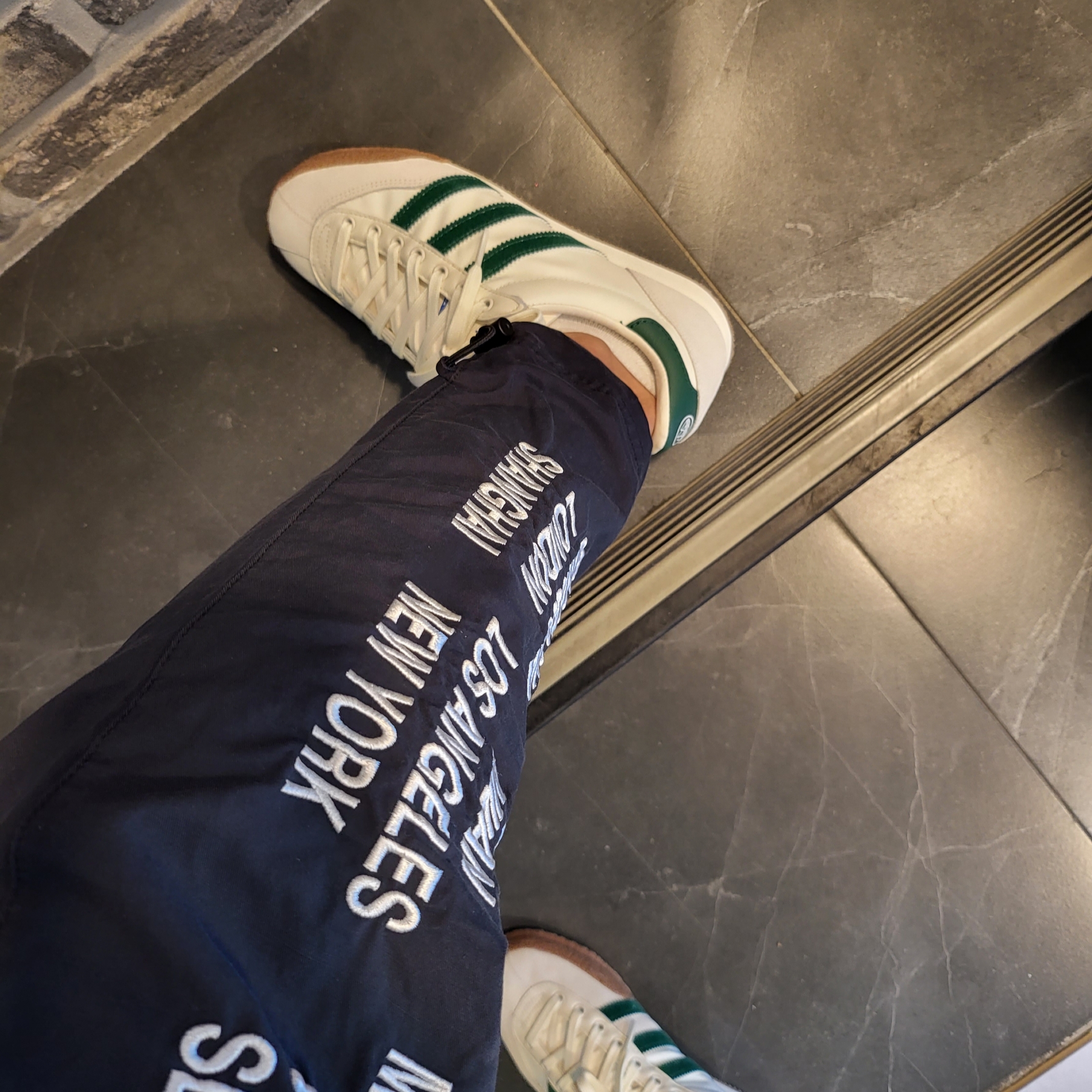 Adidas x Liam Gallagher Spezial LG II Cream White Collegiate Green 착용 스타일 - 2