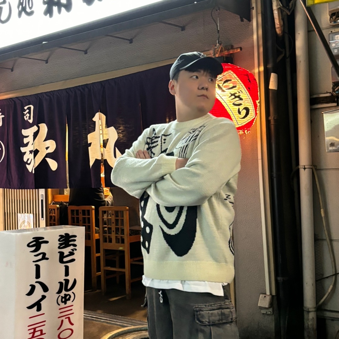 Zara Utility Cargo Jeans Black, Nike x Stussy NRG LS Knit Sweater Fossil (DR2893-238) 착용 스타일 - 2