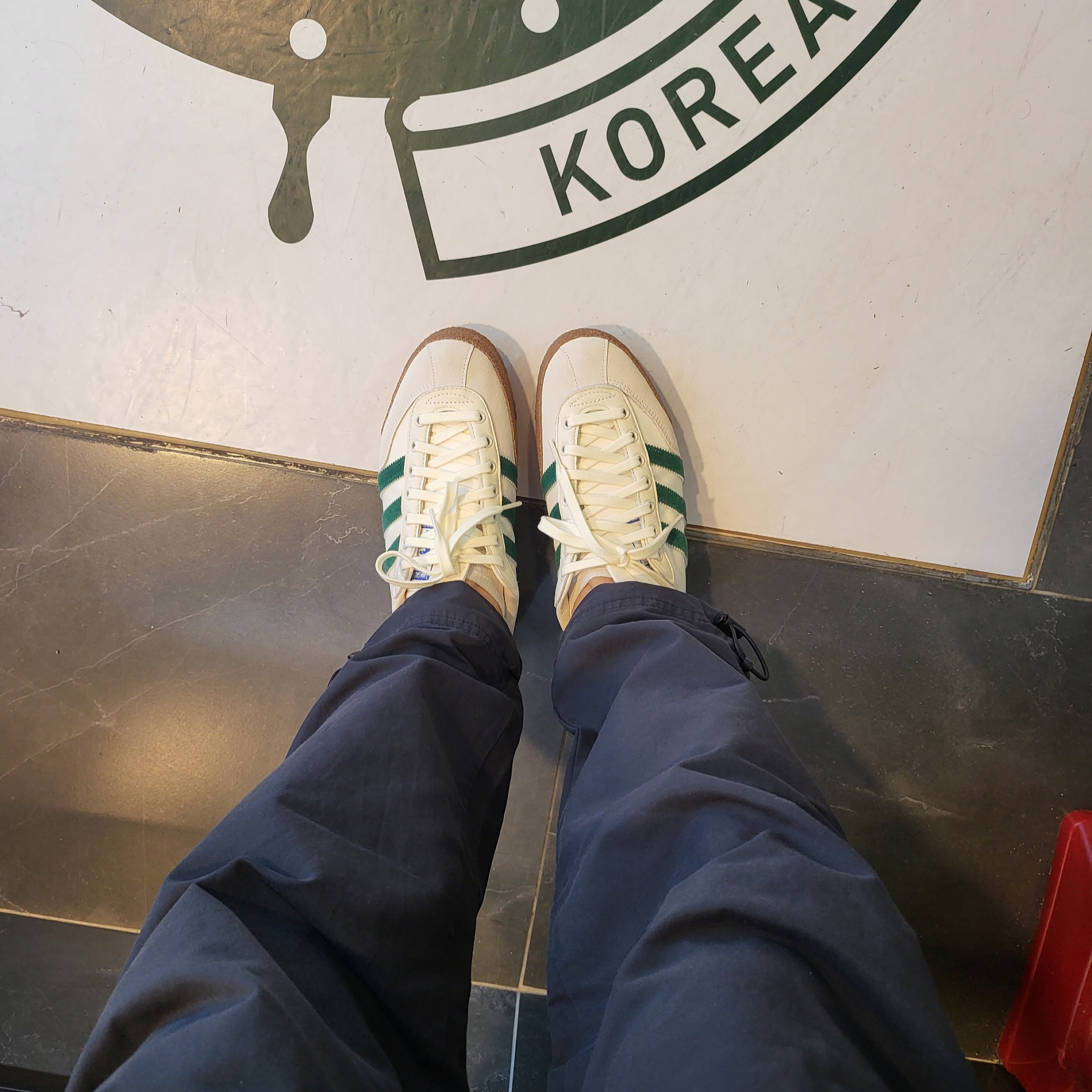 Adidas x Liam Gallagher Spezial LG II Cream White Collegiate Green 착용 스타일 - 1
