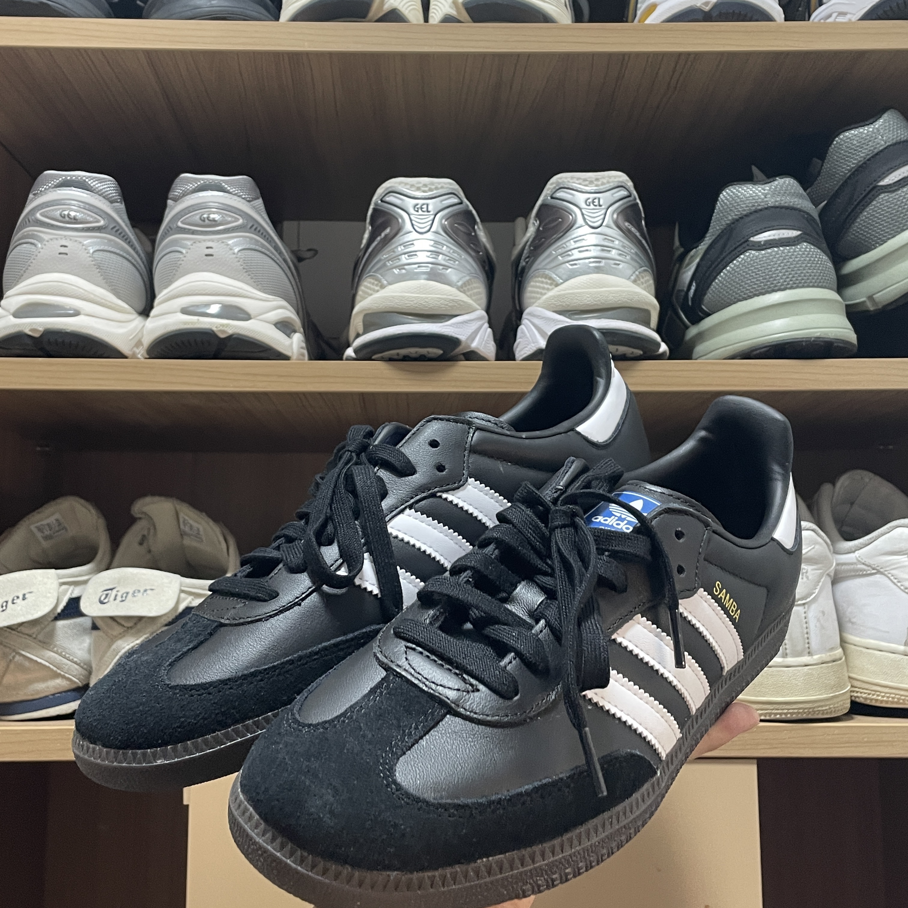Adidas Samba OG Black White Gum 착용 스타일 - 2