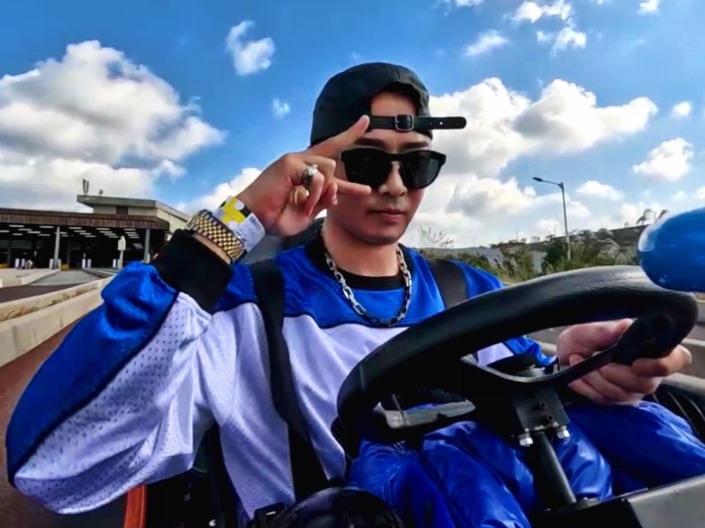 Supreme Leather Camp Cap Black - 21SS, Supreme x Bounty Hunter Mesh Moto Jersey Royal Blue - 23FW 착용 스타일 - 1