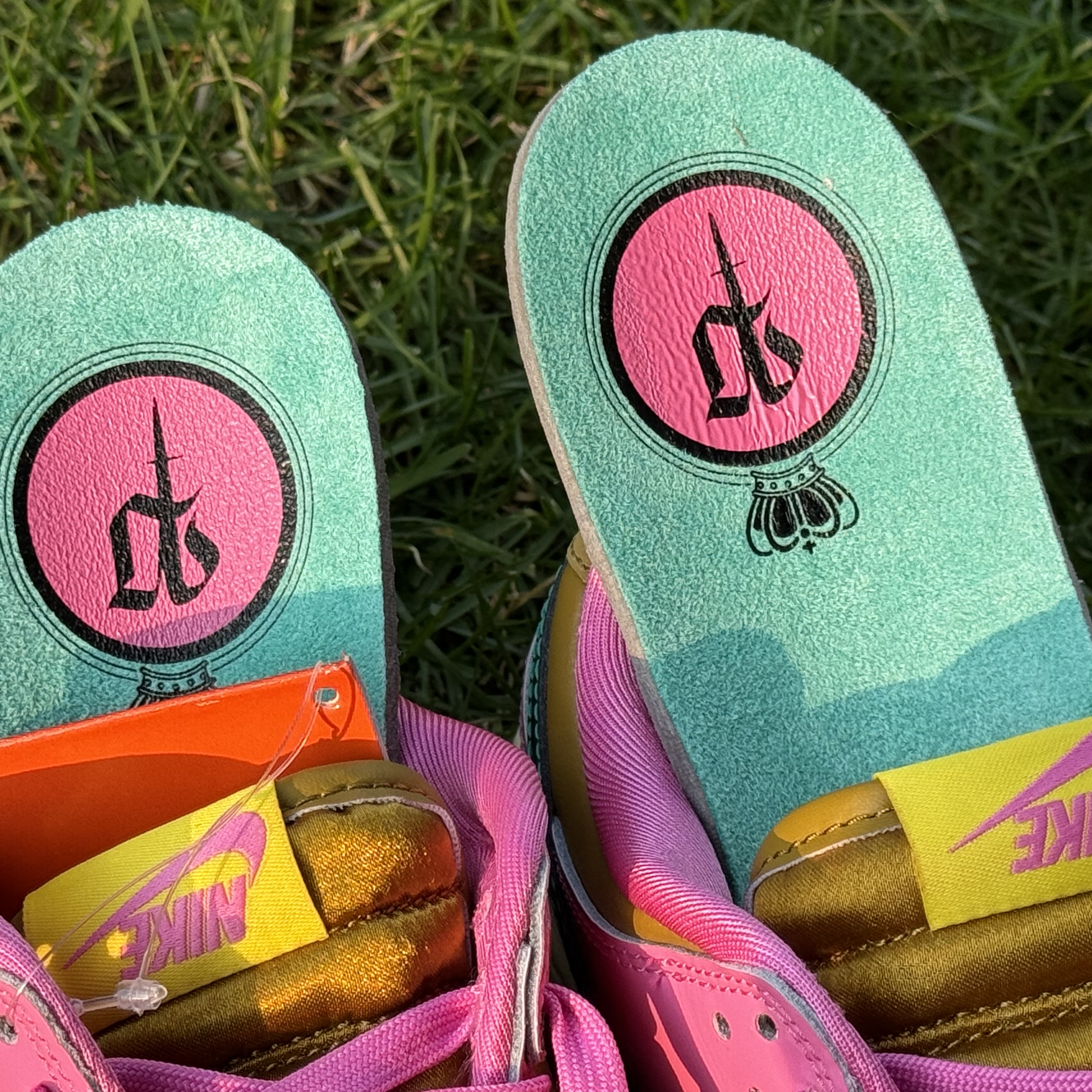 (W) Nike x Parris Goebel Dunk Low Playful Pink Bronzine 착용 스타일 - 4