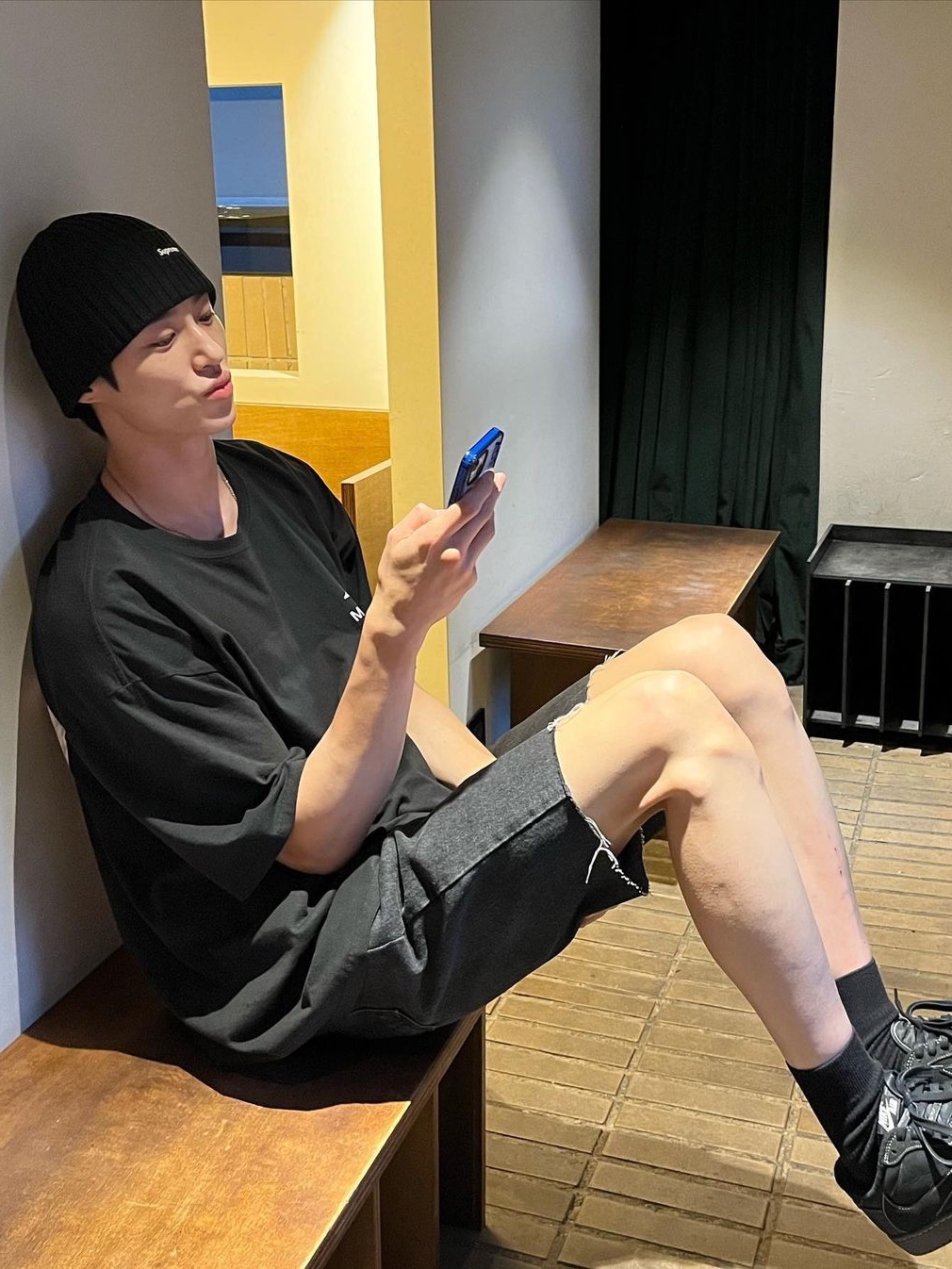 Supreme Overdyed Beanie Black, Stussy Authentic Workgear Sweater Black 착용 스타일 - 3